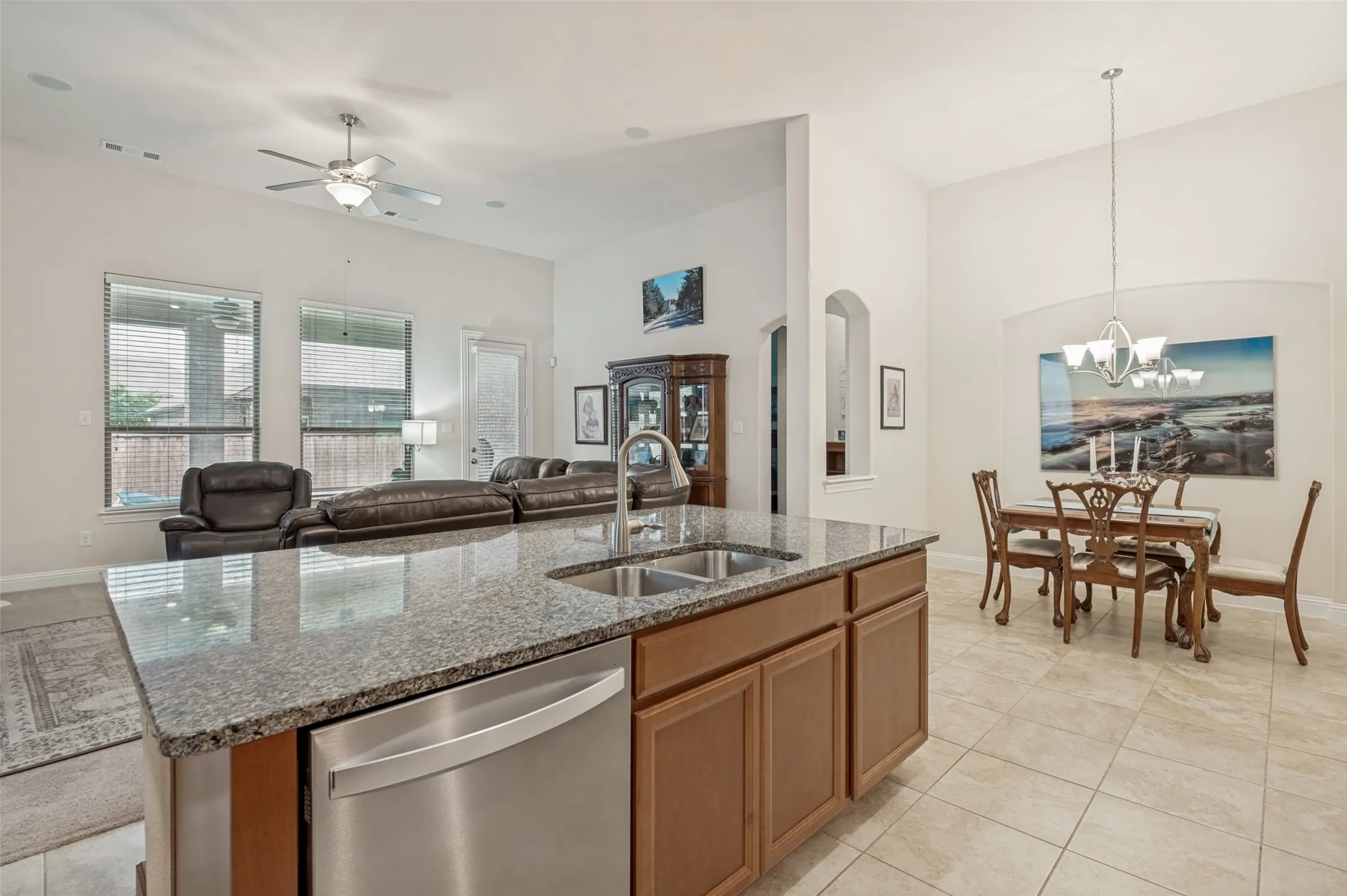 Single Family Residence For Sale in Johnson County , 2810 Green Circle Drive, Mansfield, Texas 76063, 3 Bedroom, 2 Bathroom, 2 Garage spaces, 2,092 Sqft, built in 2017, mls#21324862, Real Estate Agent in Mansfield, Homes For Sale in Johnson county, Homes For Sale in Mansfield, Realtor in Mansfield Texas, Real Estate Brokerage Independent Realty Texas, Luminita Cordes Realtor