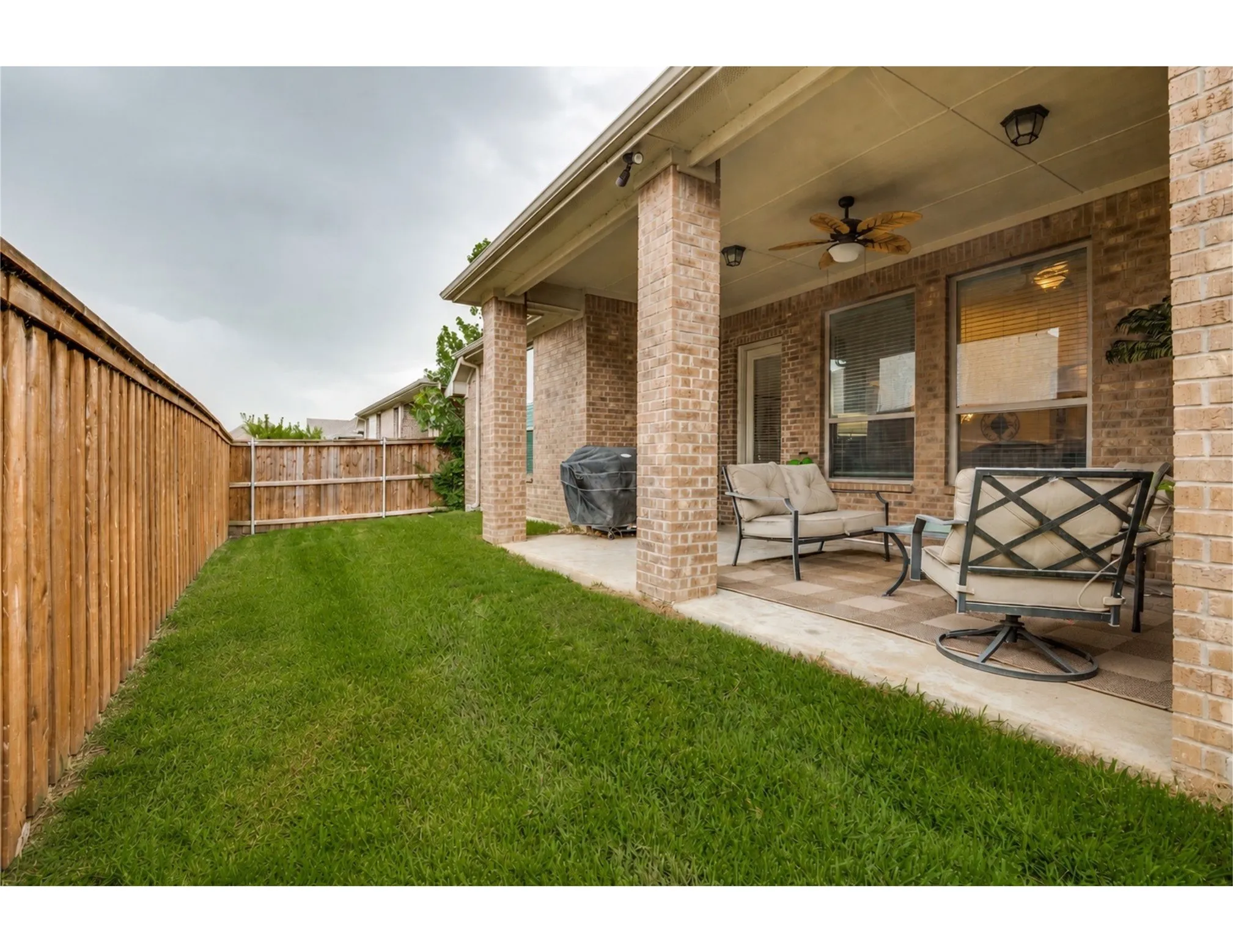 Single Family Residence For Sale in Johnson County , 2810 Green Circle Drive, Mansfield, Texas 76063, 3 Bedroom, 2 Bathroom, 2 Garage spaces, 2,092 Sqft, built in 2017, mls#21324862, Real Estate Agent in Mansfield, Homes For Sale in Johnson county, Homes For Sale in Mansfield, Realtor in Mansfield Texas, Real Estate Brokerage Independent Realty Texas, Luminita Cordes Realtor
