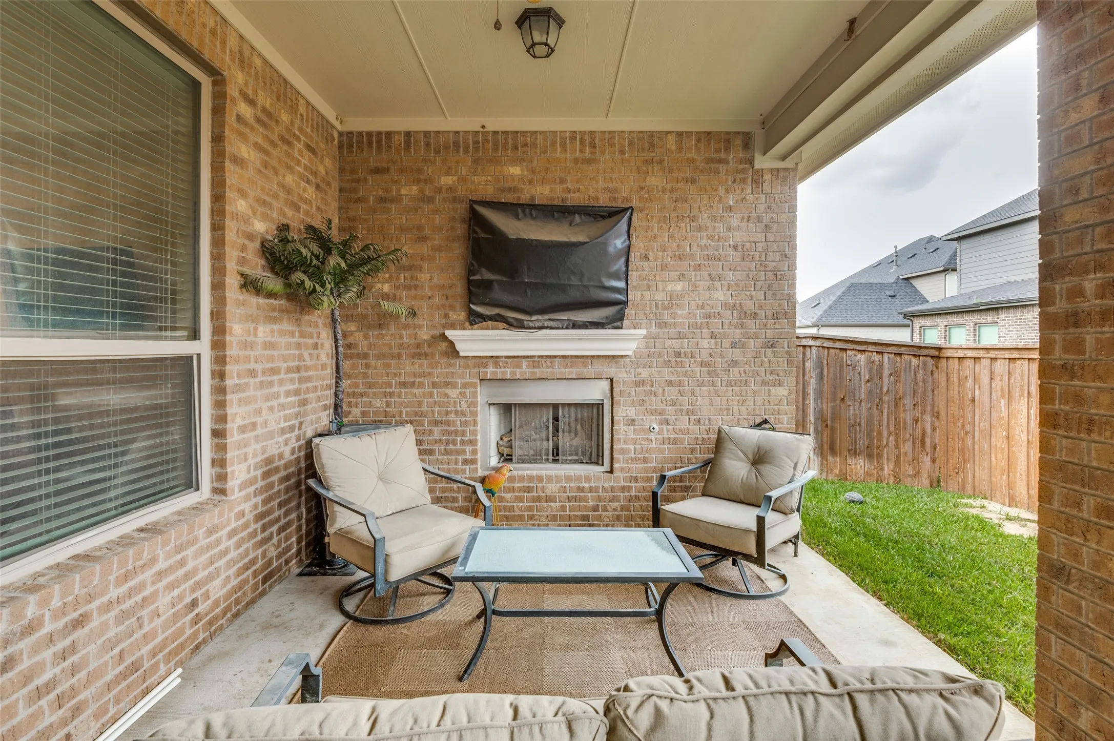 Single Family Residence For Sale in Johnson County , 2810 Green Circle Drive, Mansfield, Texas 76063, 3 Bedroom, 2 Bathroom, 2 Garage spaces, 2,092 Sqft, built in 2017, mls#21324862, Real Estate Agent in Mansfield, Homes For Sale in Johnson county, Homes For Sale in Mansfield, Realtor in Mansfield Texas, Real Estate Brokerage Independent Realty Texas, Luminita Cordes Realtor