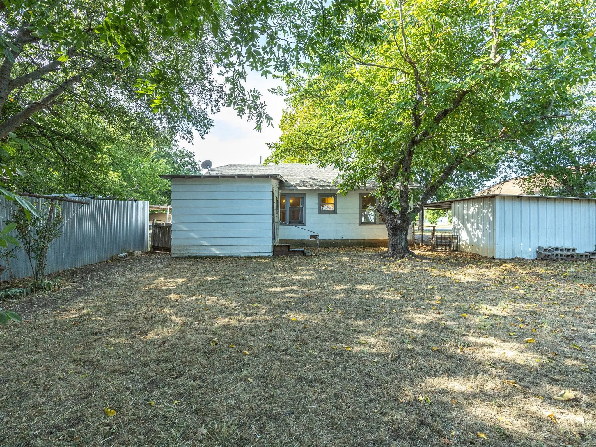 Single Family Residence For Sale in Jack County , 630 W Thompson Street, Jacksboro, Texas 76458, 2 Bedroom, 1 Bathroom, Garage spaces, 1,008 Sqft, built in 1930, mls#21330773, Real Estate Agent in Jacksboro, Homes For Sale in Jack county, Homes For Sale in Jacksboro, Realtor in Jacksboro Texas, Real Estate Brokerage Independent Realty Texas, Luminita Cordes Realtor