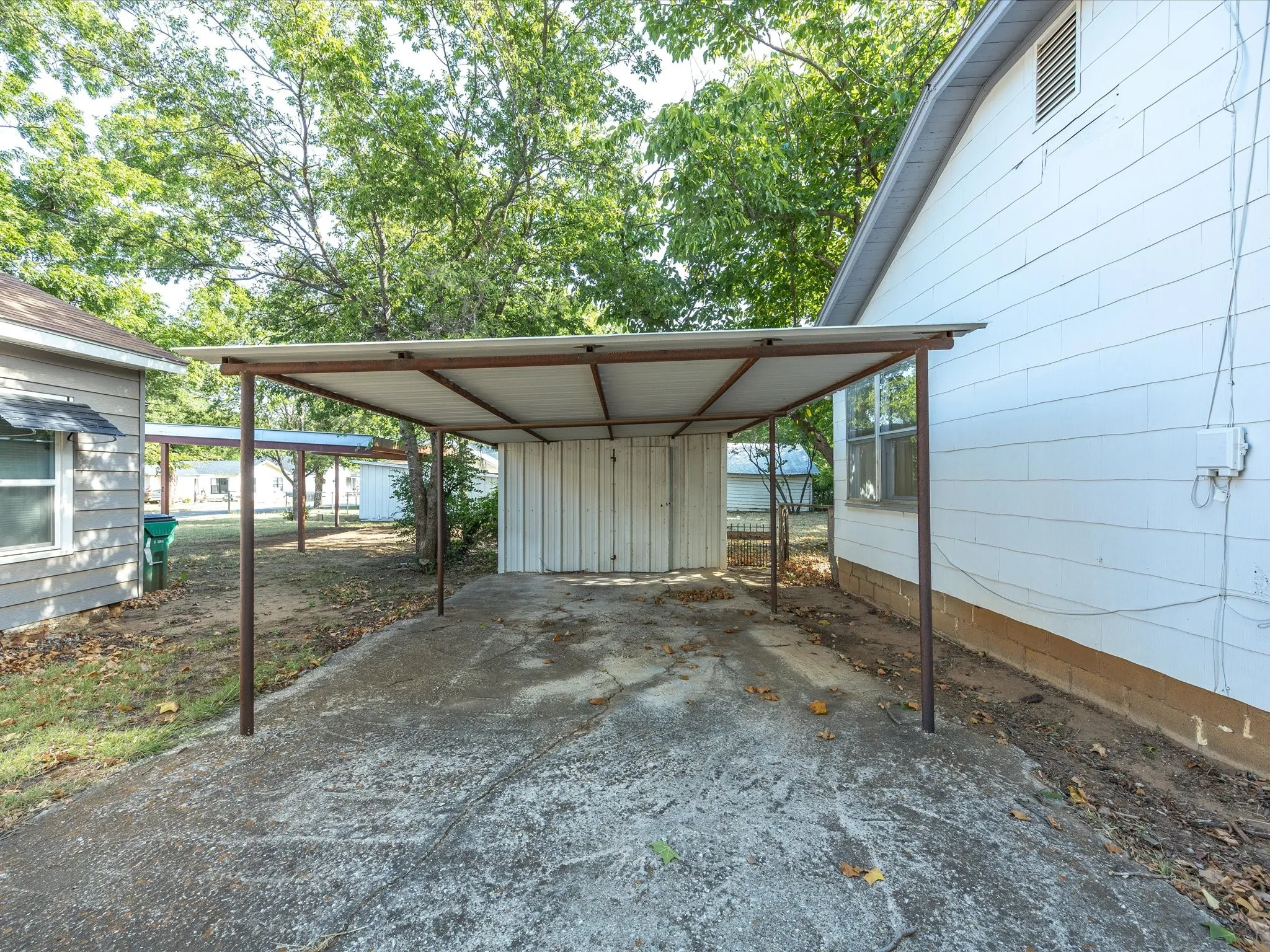 Single Family Residence For Sale in Jack County , 630 W Thompson Street, Jacksboro, Texas 76458, 2 Bedroom, 1 Bathroom, Garage spaces, 1,008 Sqft, built in 1930, mls#21330773, Real Estate Agent in Jacksboro, Homes For Sale in Jack county, Homes For Sale in Jacksboro, Realtor in Jacksboro Texas, Real Estate Brokerage Independent Realty Texas, Luminita Cordes Realtor