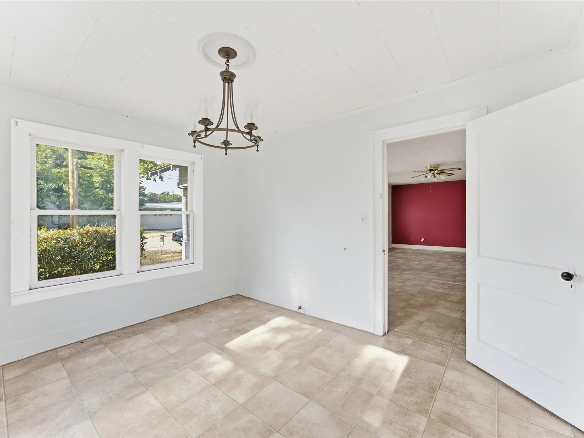 Single Family Residence For Sale in Jack County , 630 W Thompson Street, Jacksboro, Texas 76458, 2 Bedroom, 1 Bathroom, Garage spaces, 1,008 Sqft, built in 1930, mls#21330773, Real Estate Agent in Jacksboro, Homes For Sale in Jack county, Homes For Sale in Jacksboro, Realtor in Jacksboro Texas, Real Estate Brokerage Independent Realty Texas, Luminita Cordes Realtor