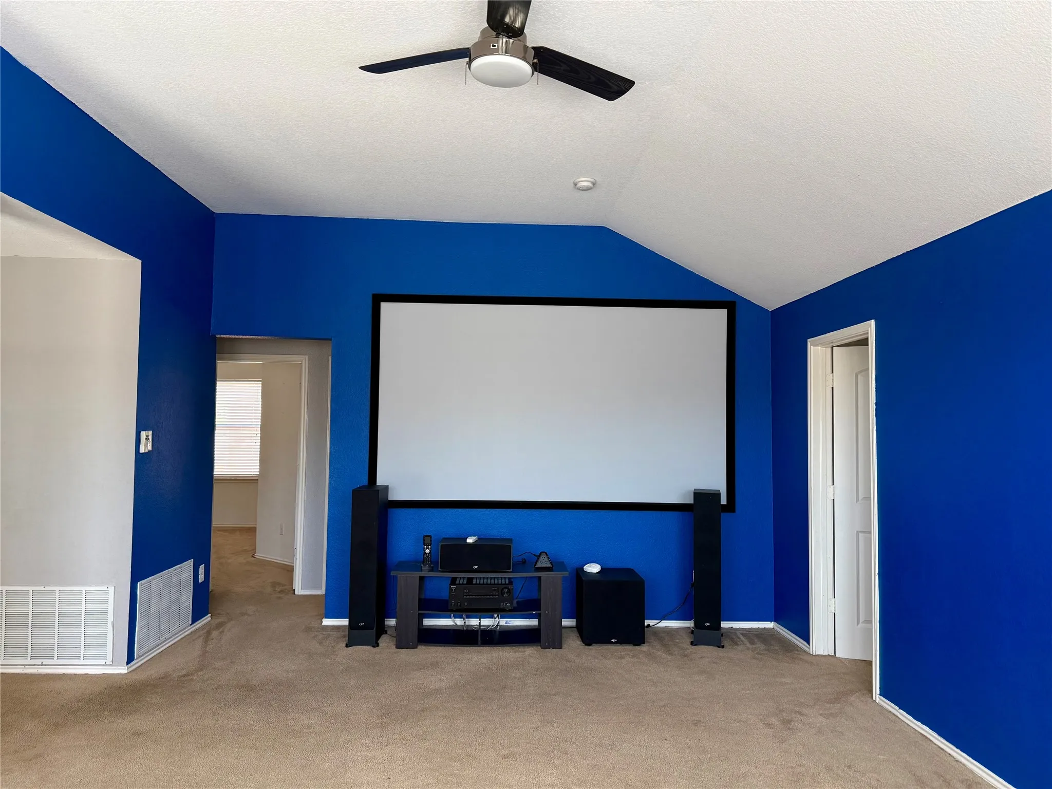 Single Family Residence For Sale in Kaufman County , 1024 Grimes Drive, Forney, Texas 75126, 4 Bedroom, 3 Bathroom, 2 Garage spaces, 3,040 Sqft, built in 2005, mls#21333346, Real Estate Agent in Forney, Homes For Sale in Kaufman county, Homes For Sale in Forney, Realtor in Forney Texas, Real Estate Brokerage Independent Realty Texas, Luminita Cordes Realtor