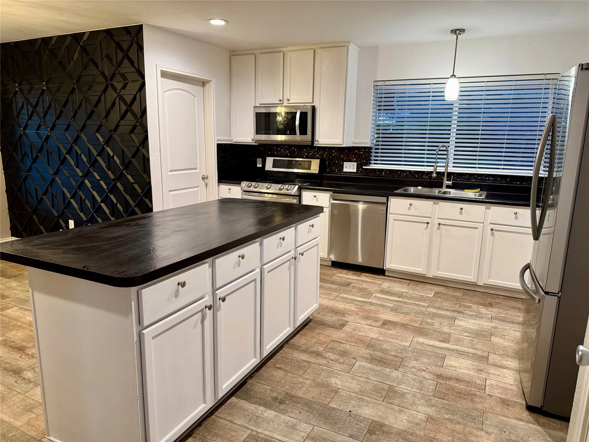 Single Family Residence For Sale in Kaufman County , 1024 Grimes Drive, Forney, Texas 75126, 4 Bedroom, 3 Bathroom, 2 Garage spaces, 3,040 Sqft, built in 2005, mls#21333346, Real Estate Agent in Forney, Homes For Sale in Kaufman county, Homes For Sale in Forney, Realtor in Forney Texas, Real Estate Brokerage Independent Realty Texas, Luminita Cordes Realtor
