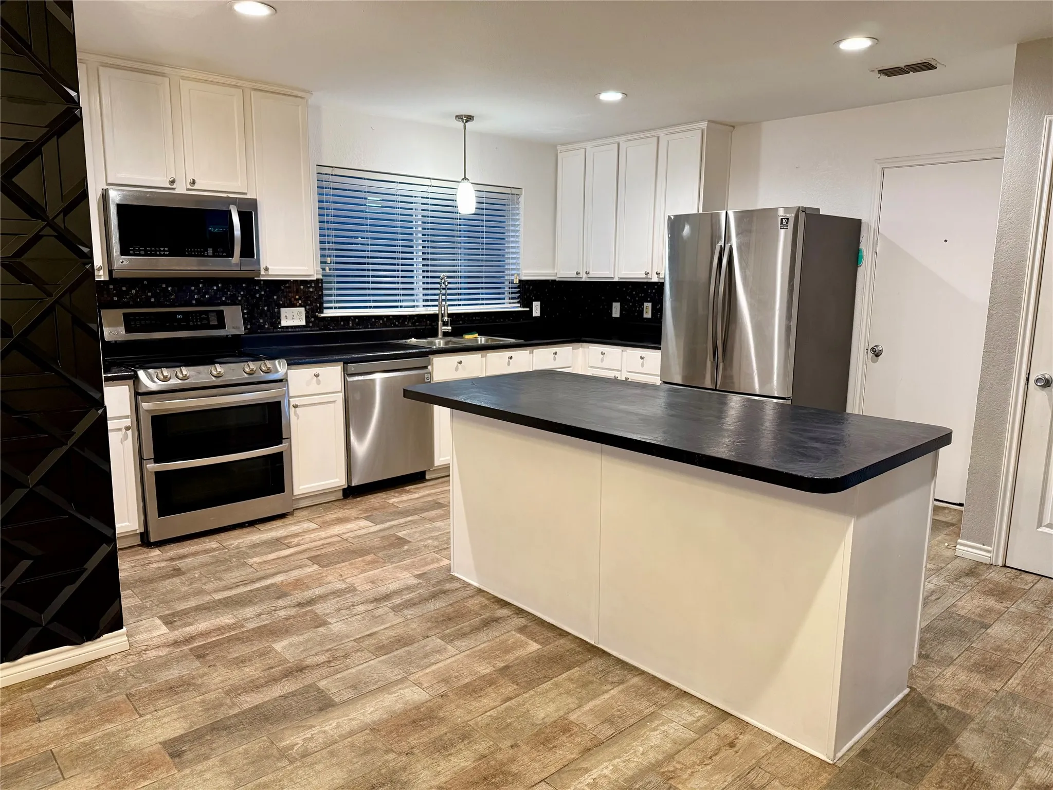 Single Family Residence For Sale in Kaufman County , 1024 Grimes Drive, Forney, Texas 75126, 4 Bedroom, 3 Bathroom, 2 Garage spaces, 3,040 Sqft, built in 2005, mls#21333346, Real Estate Agent in Forney, Homes For Sale in Kaufman county, Homes For Sale in Forney, Realtor in Forney Texas, Real Estate Brokerage Independent Realty Texas, Luminita Cordes Realtor