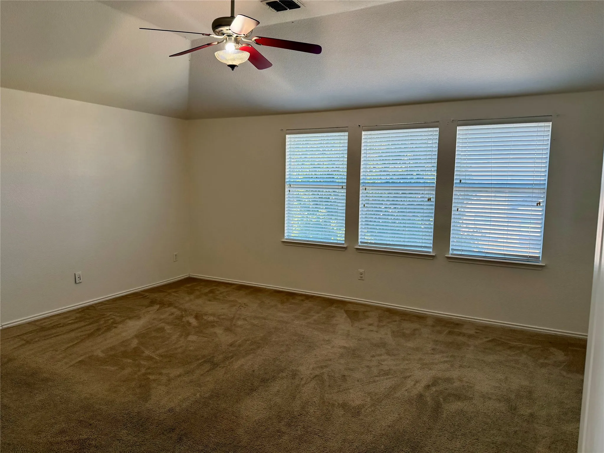 Single Family Residence For Sale in Kaufman County , 1024 Grimes Drive, Forney, Texas 75126, 4 Bedroom, 3 Bathroom, 2 Garage spaces, 3,040 Sqft, built in 2005, mls#21333346, Real Estate Agent in Forney, Homes For Sale in Kaufman county, Homes For Sale in Forney, Realtor in Forney Texas, Real Estate Brokerage Independent Realty Texas, Luminita Cordes Realtor