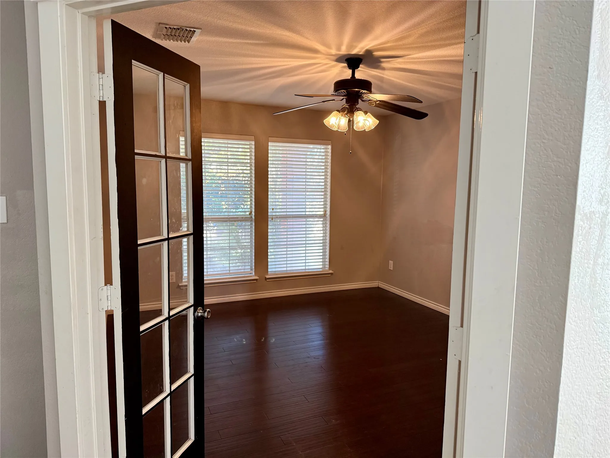 Single Family Residence For Sale in Kaufman County , 1024 Grimes Drive, Forney, Texas 75126, 4 Bedroom, 3 Bathroom, 2 Garage spaces, 3,040 Sqft, built in 2005, mls#21333346, Real Estate Agent in Forney, Homes For Sale in Kaufman county, Homes For Sale in Forney, Realtor in Forney Texas, Real Estate Brokerage Independent Realty Texas, Luminita Cordes Realtor