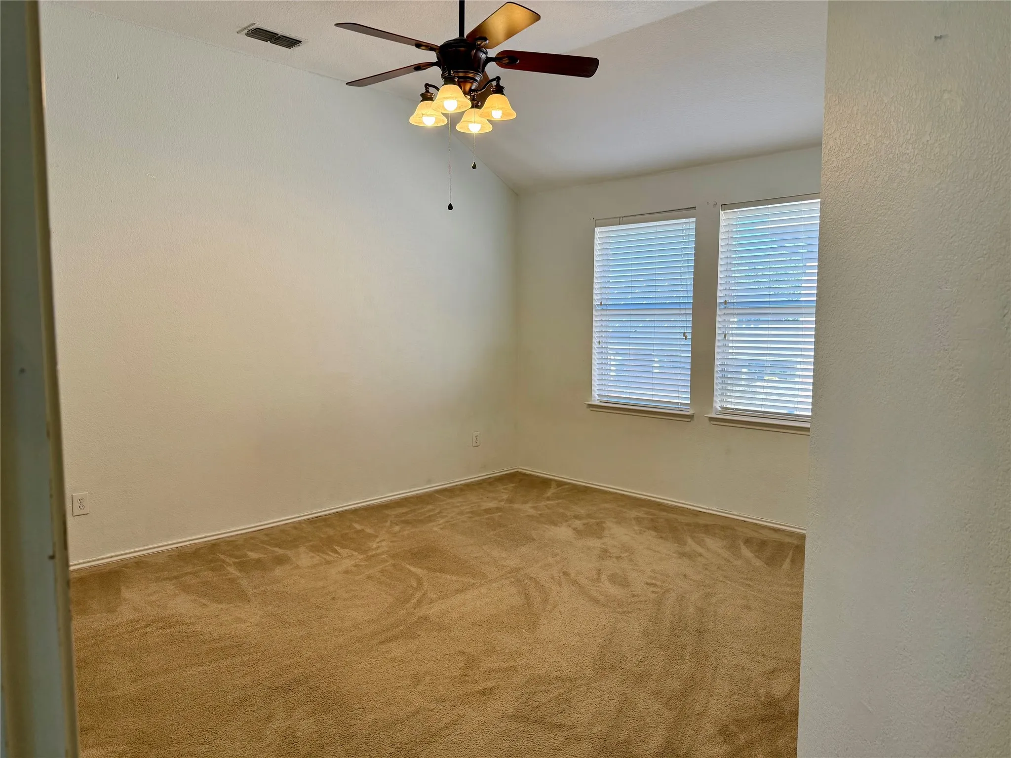Single Family Residence For Sale in Kaufman County , 1024 Grimes Drive, Forney, Texas 75126, 4 Bedroom, 3 Bathroom, 2 Garage spaces, 3,040 Sqft, built in 2005, mls#21333346, Real Estate Agent in Forney, Homes For Sale in Kaufman county, Homes For Sale in Forney, Realtor in Forney Texas, Real Estate Brokerage Independent Realty Texas, Luminita Cordes Realtor