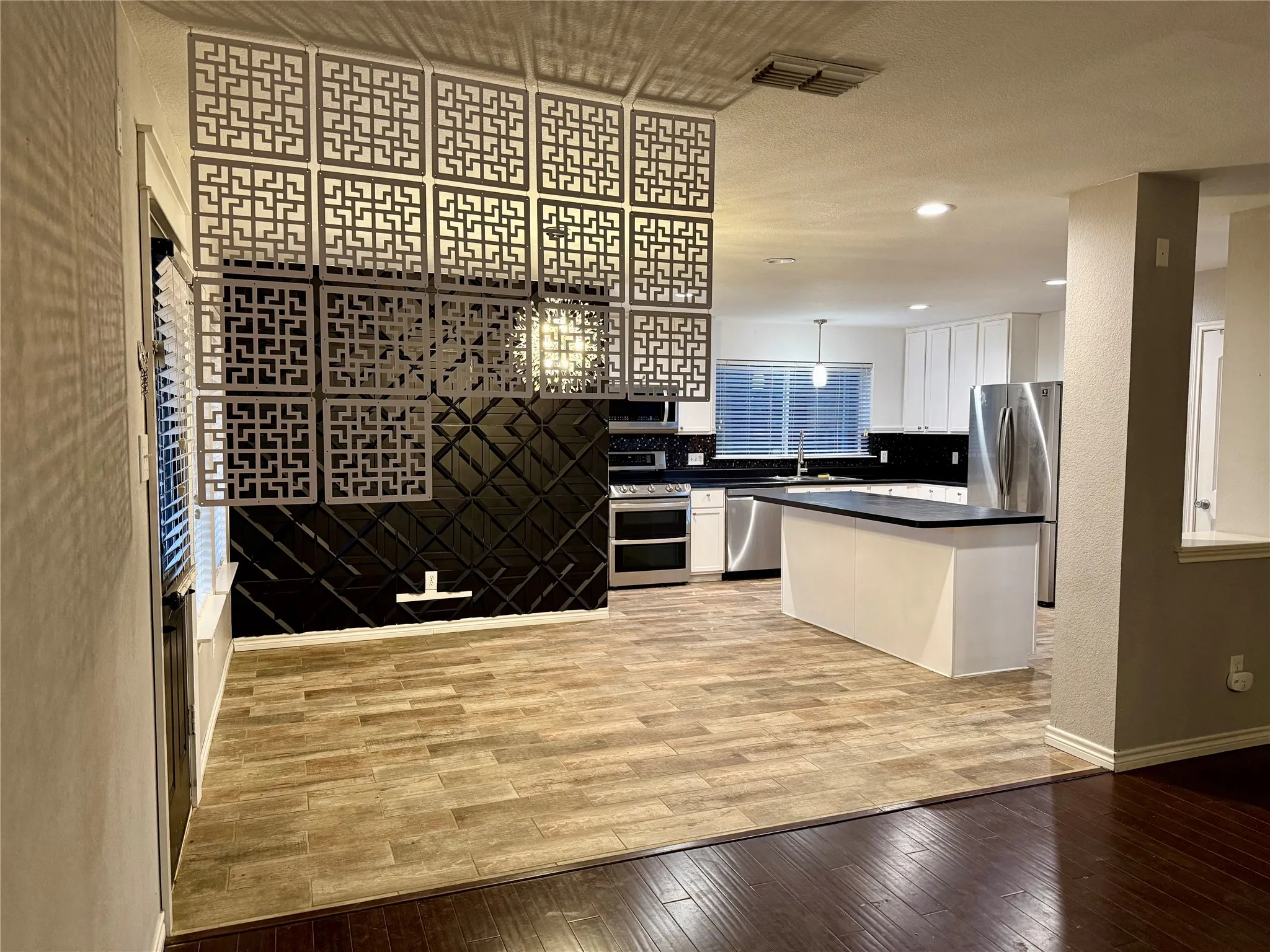 Single Family Residence For Sale in Kaufman County , 1024 Grimes Drive, Forney, Texas 75126, 4 Bedroom, 3 Bathroom, 2 Garage spaces, 3,040 Sqft, built in 2005, mls#21333346, Real Estate Agent in Forney, Homes For Sale in Kaufman county, Homes For Sale in Forney, Realtor in Forney Texas, Real Estate Brokerage Independent Realty Texas, Luminita Cordes Realtor