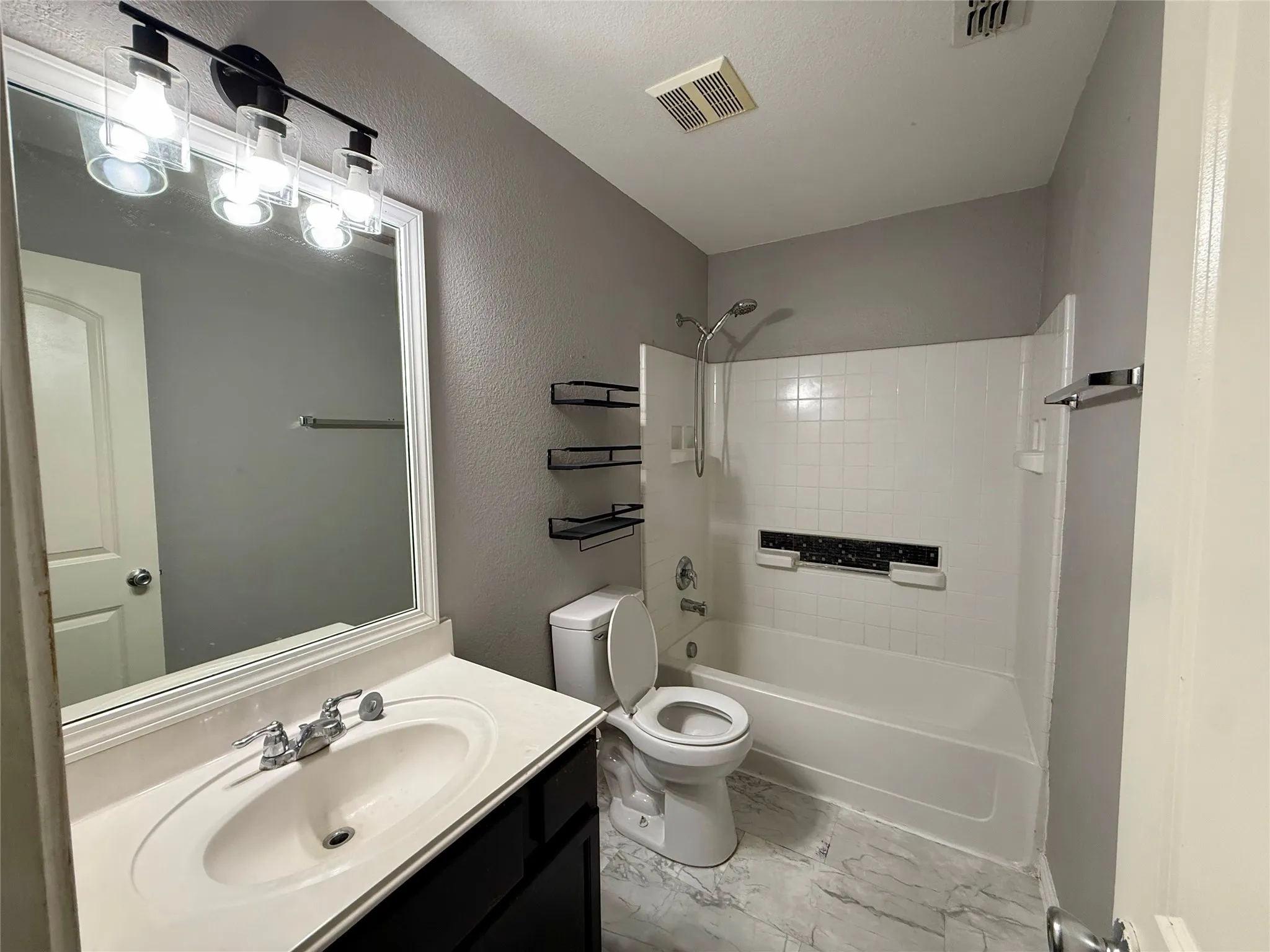 Single Family Residence For Sale in Kaufman County , 1024 Grimes Drive, Forney, Texas 75126, 4 Bedroom, 3 Bathroom, 2 Garage spaces, 3,040 Sqft, built in 2005, mls#21333346, Real Estate Agent in Forney, Homes For Sale in Kaufman county, Homes For Sale in Forney, Realtor in Forney Texas, Real Estate Brokerage Independent Realty Texas, Luminita Cordes Realtor