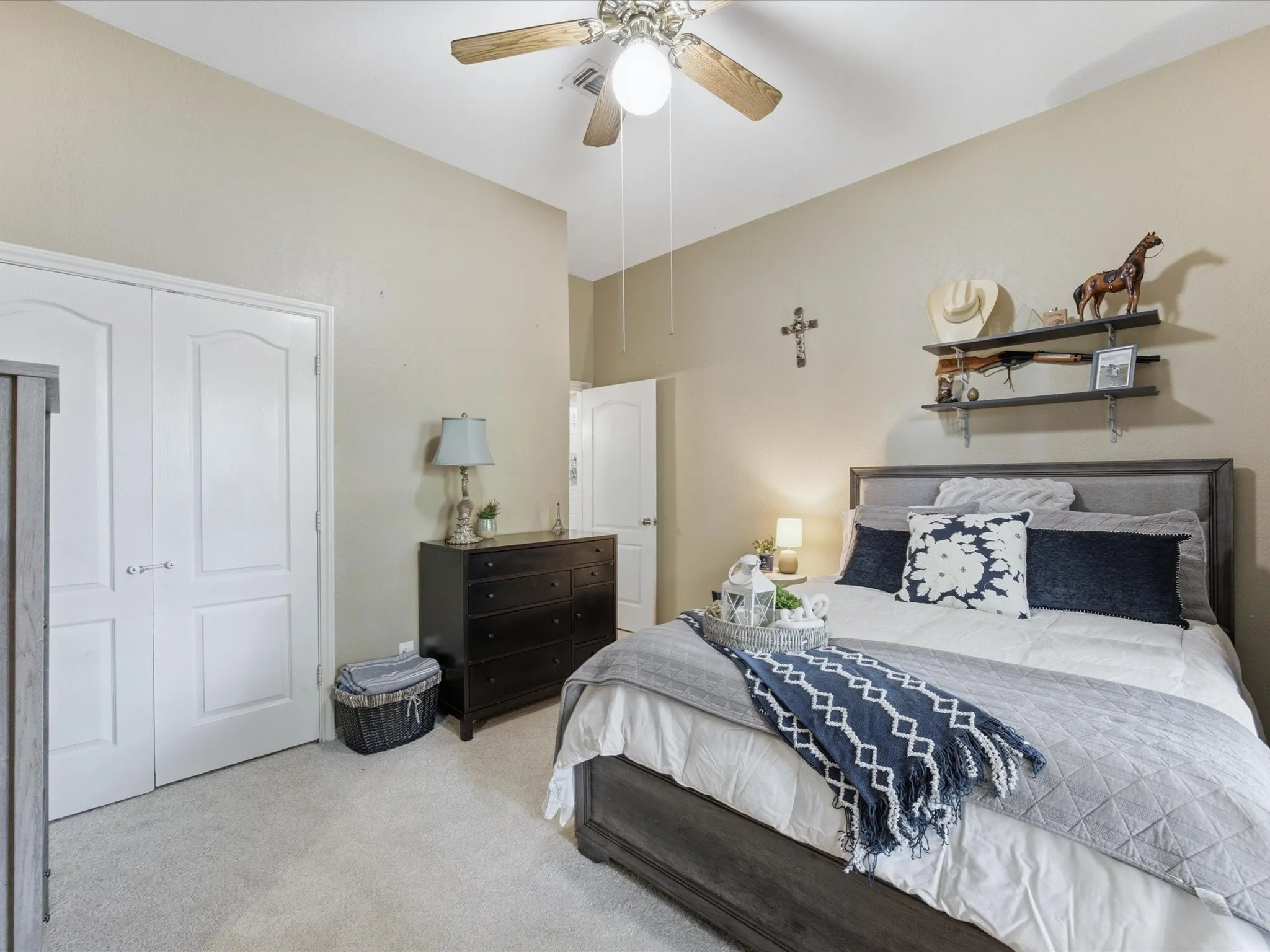 Single Family Residence For Sale in Tarrant County , 201 Coach House Circle, Fort Worth, Texas 76108, 4 Bedroom, 3 Bathroom, 2 Garage spaces, 2,895 Sqft, built in 1989, mls#21332629, Real Estate Agent in Fort Worth, Homes For Sale in Tarrant county, Homes For Sale in Fort Worth, Realtor in Fort Worth Texas, Real Estate Brokerage Independent Realty Texas, Luminita Cordes Realtor