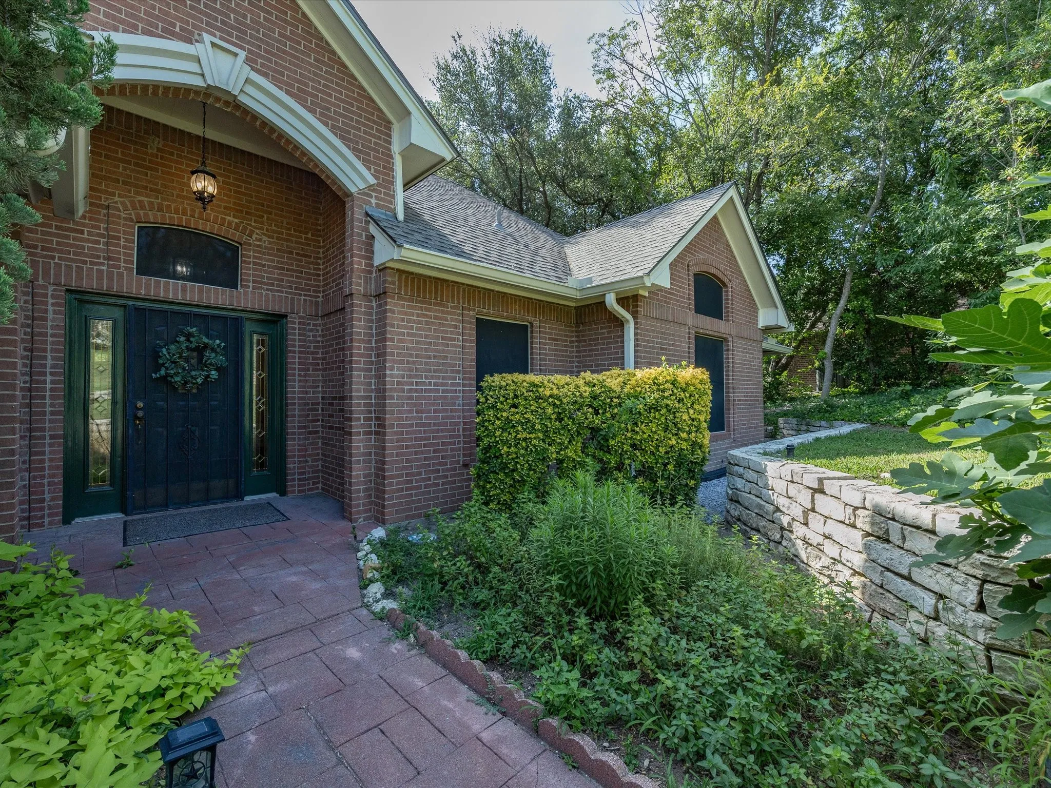Single Family Residence For Sale in Tarrant County , 201 Coach House Circle, Fort Worth, Texas 76108, 4 Bedroom, 3 Bathroom, 2 Garage spaces, 2,895 Sqft, built in 1989, mls#21332629, Real Estate Agent in Fort Worth, Homes For Sale in Tarrant county, Homes For Sale in Fort Worth, Realtor in Fort Worth Texas, Real Estate Brokerage Independent Realty Texas, Luminita Cordes Realtor