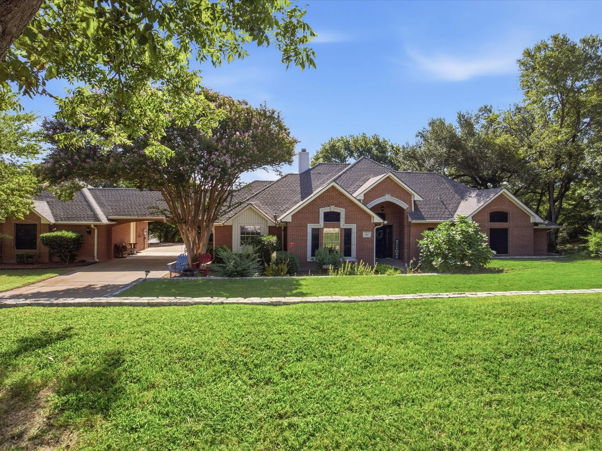 Single Family Residence For Sale in Tarrant County , 201 Coach House Circle, Fort Worth, Texas 76108, 4 Bedroom, 3 Bathroom, 2 Garage spaces, 2,895 Sqft, built in 1989, mls#21332629, Real Estate Agent in Fort Worth, Homes For Sale in Tarrant county, Homes For Sale in Fort Worth, Realtor in Fort Worth Texas, Real Estate Brokerage Independent Realty Texas, Luminita Cordes Realtor