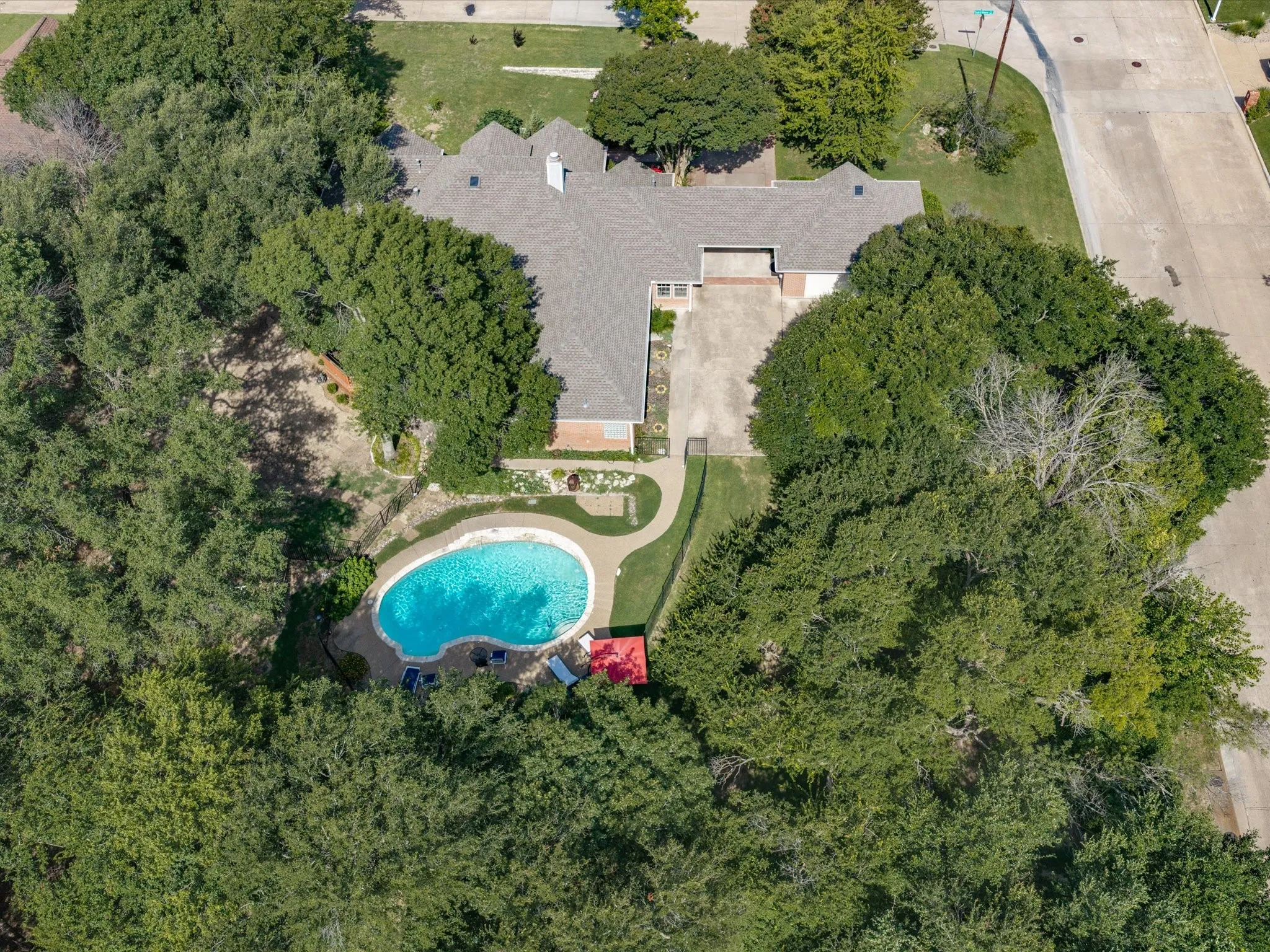 Single Family Residence For Sale in Tarrant County , 201 Coach House Circle, Fort Worth, Texas 76108, 4 Bedroom, 3 Bathroom, 2 Garage spaces, 2,895 Sqft, built in 1989, mls#21332629, Real Estate Agent in Fort Worth, Homes For Sale in Tarrant county, Homes For Sale in Fort Worth, Realtor in Fort Worth Texas, Real Estate Brokerage Independent Realty Texas, Luminita Cordes Realtor