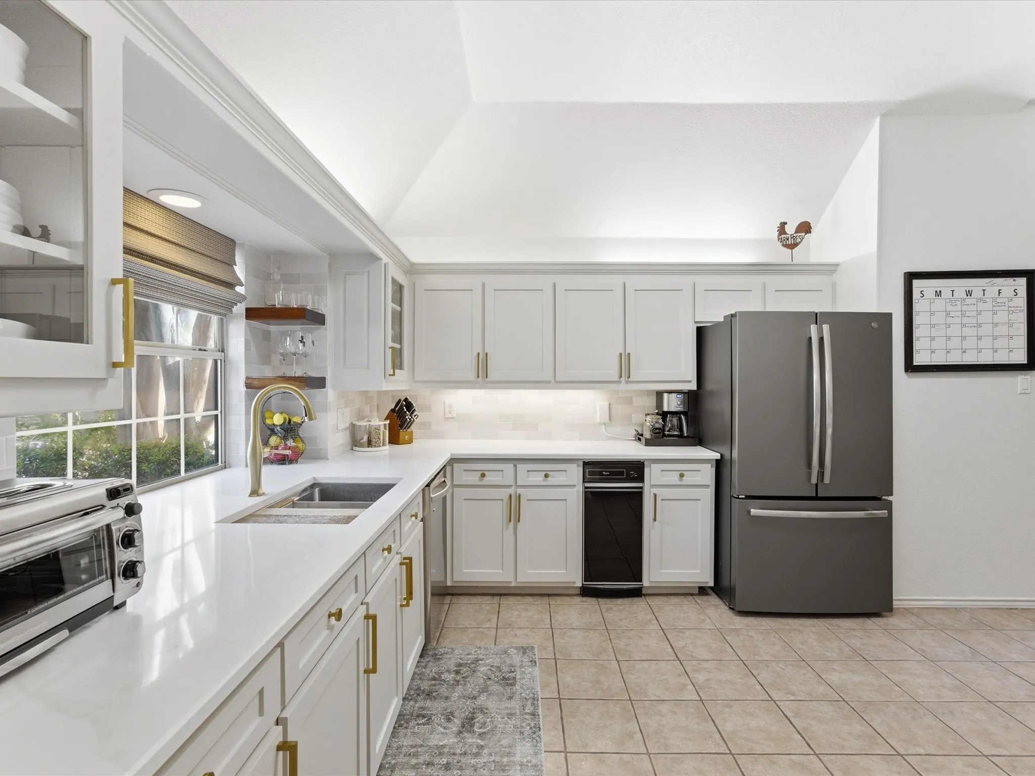 Single Family Residence For Sale in Tarrant County , 201 Coach House Circle, Fort Worth, Texas 76108, 4 Bedroom, 3 Bathroom, 2 Garage spaces, 2,895 Sqft, built in 1989, mls#21332629, Real Estate Agent in Fort Worth, Homes For Sale in Tarrant county, Homes For Sale in Fort Worth, Realtor in Fort Worth Texas, Real Estate Brokerage Independent Realty Texas, Luminita Cordes Realtor