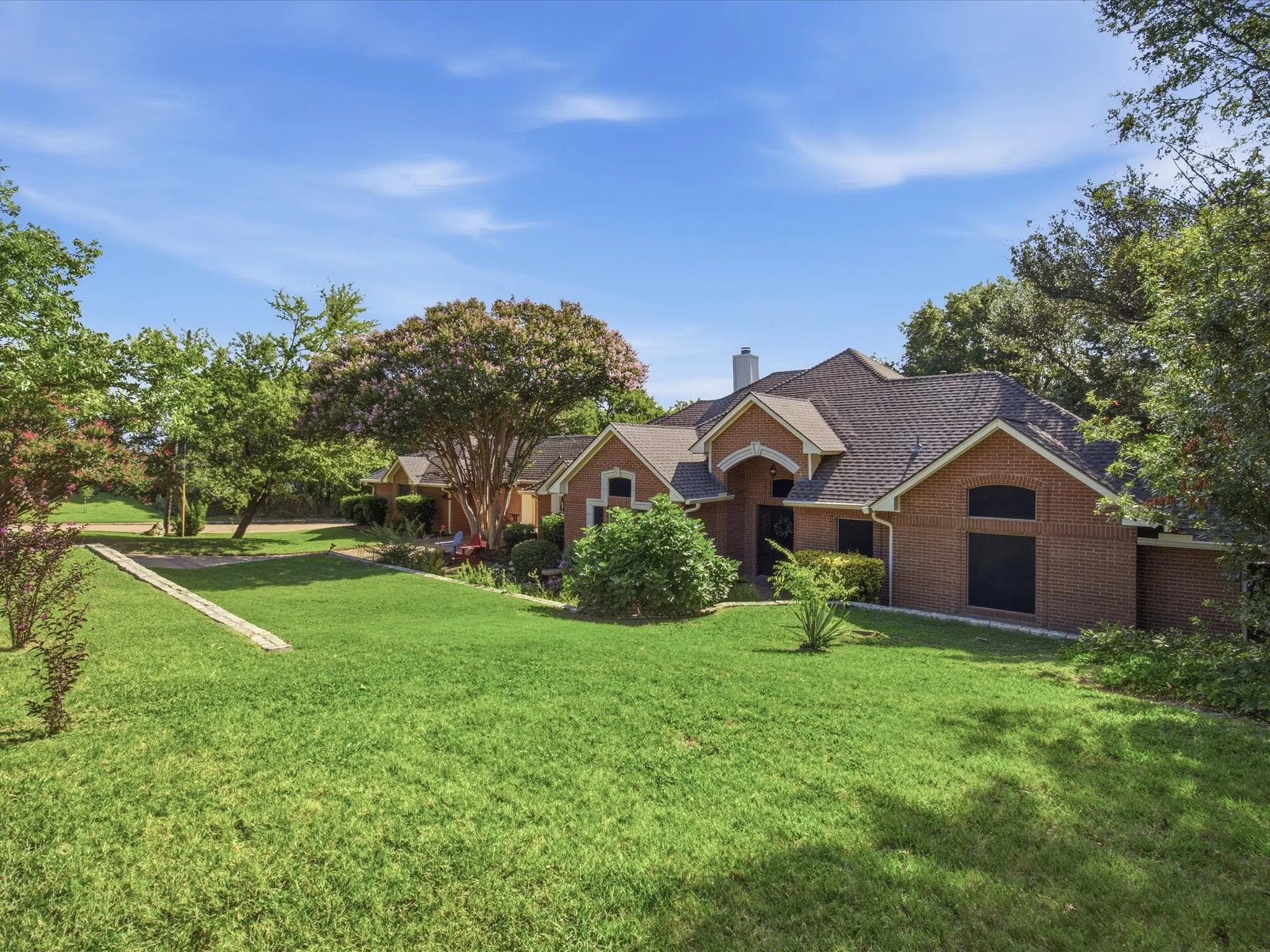 Single Family Residence For Sale in Tarrant County , 201 Coach House Circle, Fort Worth, Texas 76108, 4 Bedroom, 3 Bathroom, 2 Garage spaces, 2,895 Sqft, built in 1989, mls#21332629, Real Estate Agent in Fort Worth, Homes For Sale in Tarrant county, Homes For Sale in Fort Worth, Realtor in Fort Worth Texas, Real Estate Brokerage Independent Realty Texas, Luminita Cordes Realtor
