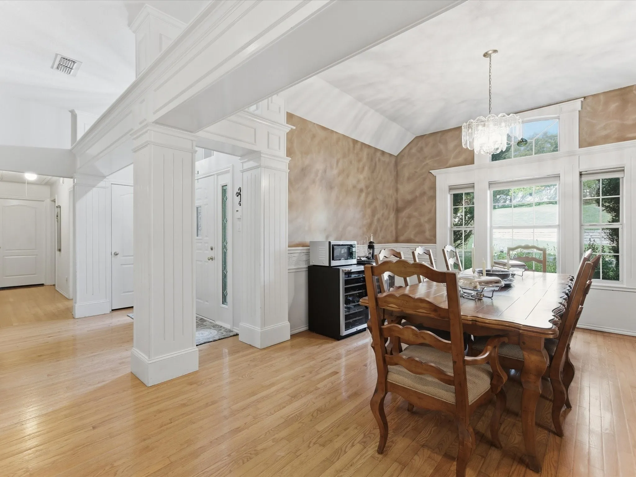 Single Family Residence For Sale in Tarrant County , 201 Coach House Circle, Fort Worth, Texas 76108, 4 Bedroom, 3 Bathroom, 2 Garage spaces, 2,895 Sqft, built in 1989, mls#21332629, Real Estate Agent in Fort Worth, Homes For Sale in Tarrant county, Homes For Sale in Fort Worth, Realtor in Fort Worth Texas, Real Estate Brokerage Independent Realty Texas, Luminita Cordes Realtor