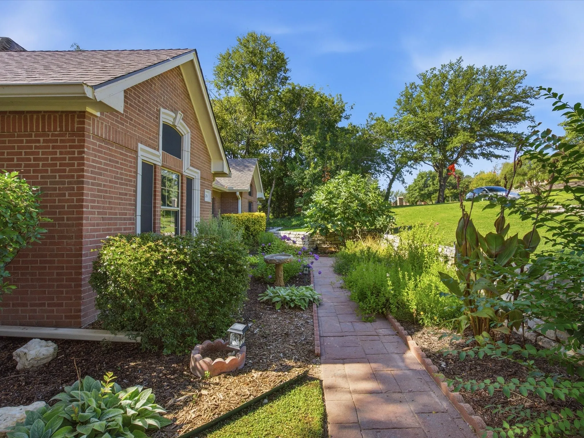 Single Family Residence For Sale in Tarrant County , 201 Coach House Circle, Fort Worth, Texas 76108, 4 Bedroom, 3 Bathroom, 2 Garage spaces, 2,895 Sqft, built in 1989, mls#21332629, Real Estate Agent in Fort Worth, Homes For Sale in Tarrant county, Homes For Sale in Fort Worth, Realtor in Fort Worth Texas, Real Estate Brokerage Independent Realty Texas, Luminita Cordes Realtor