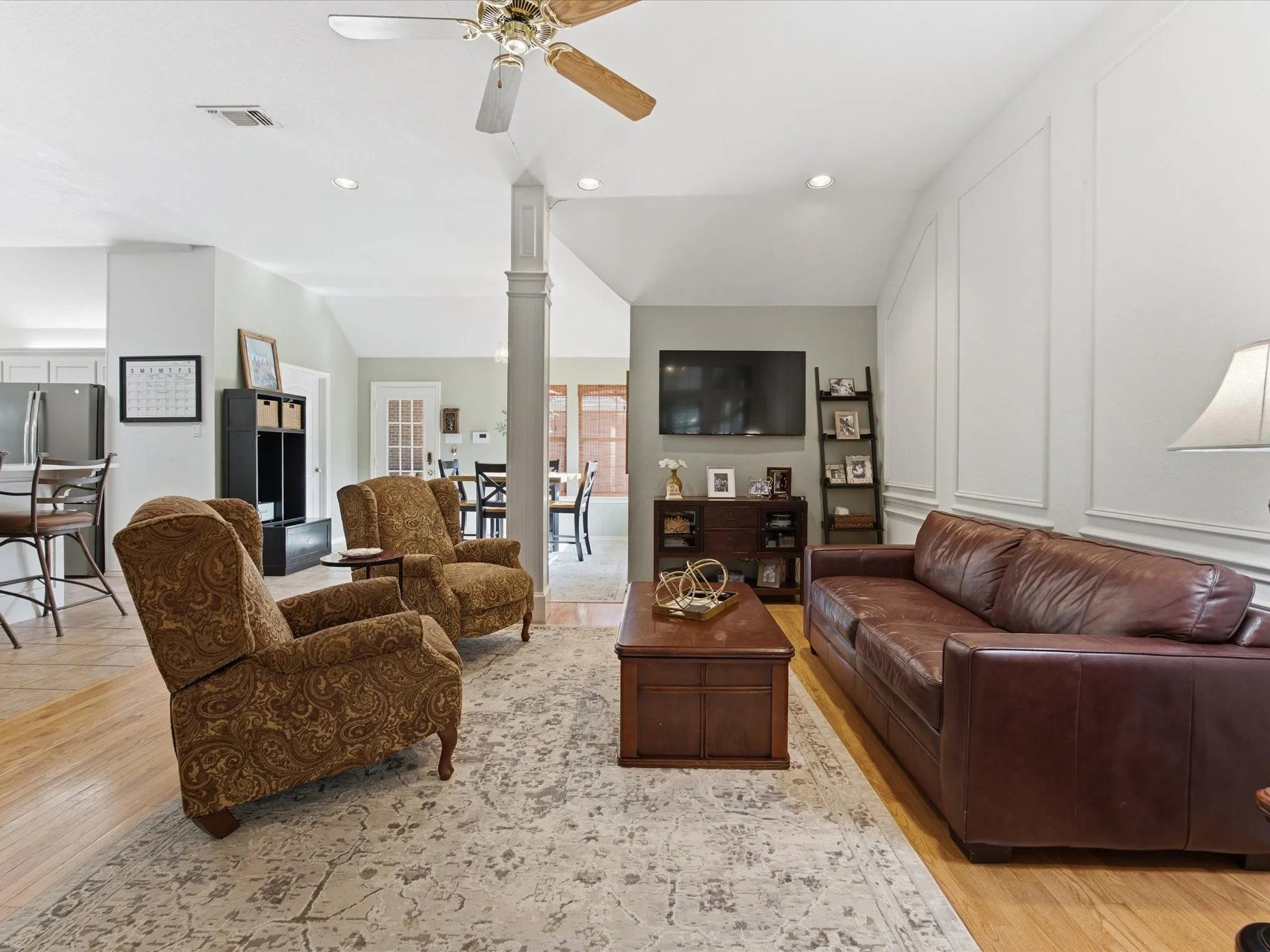 Single Family Residence For Sale in Tarrant County , 201 Coach House Circle, Fort Worth, Texas 76108, 4 Bedroom, 3 Bathroom, 2 Garage spaces, 2,895 Sqft, built in 1989, mls#21332629, Real Estate Agent in Fort Worth, Homes For Sale in Tarrant county, Homes For Sale in Fort Worth, Realtor in Fort Worth Texas, Real Estate Brokerage Independent Realty Texas, Luminita Cordes Realtor