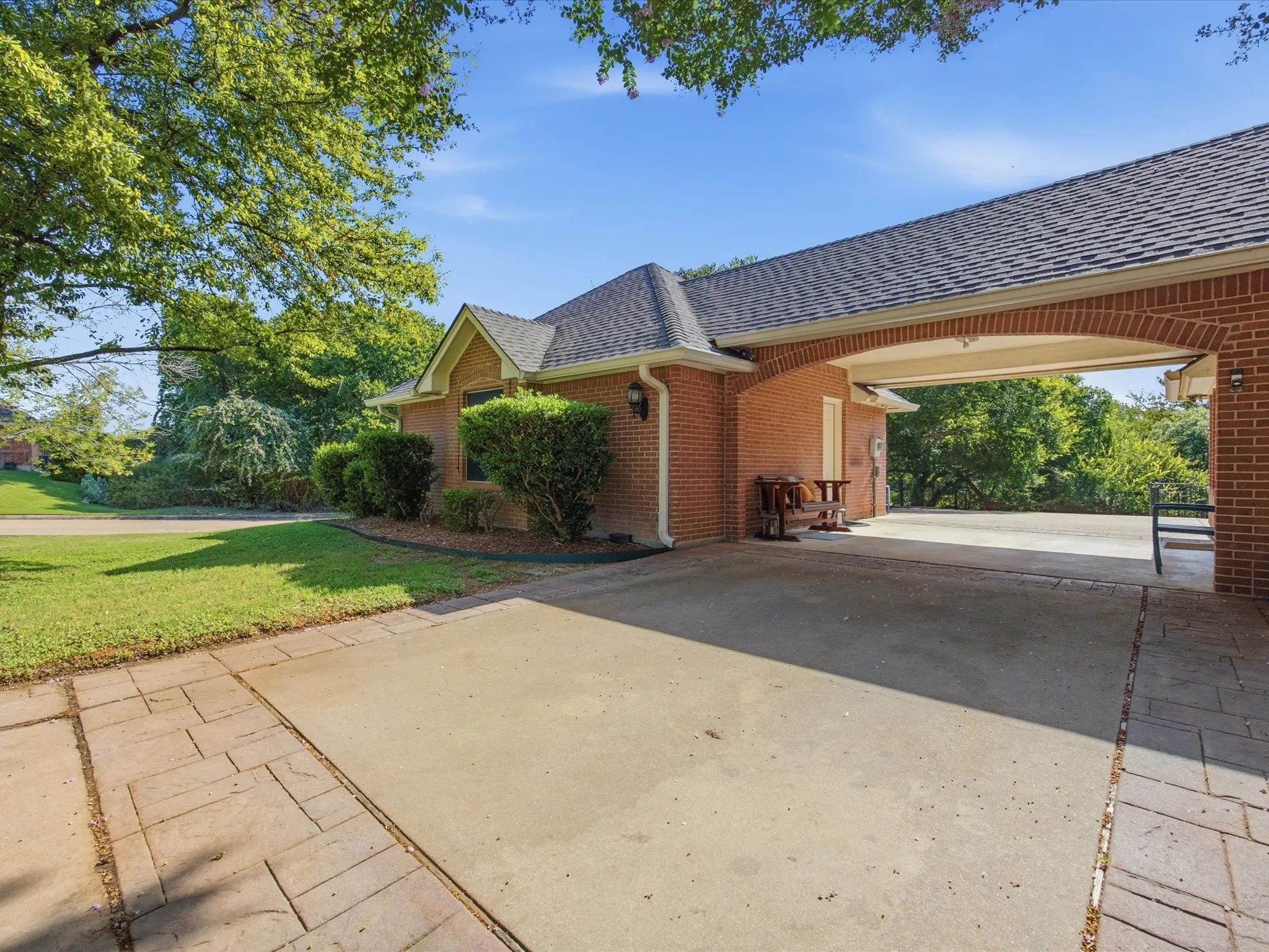 Single Family Residence For Sale in Tarrant County , 201 Coach House Circle, Fort Worth, Texas 76108, 4 Bedroom, 3 Bathroom, 2 Garage spaces, 2,895 Sqft, built in 1989, mls#21332629, Real Estate Agent in Fort Worth, Homes For Sale in Tarrant county, Homes For Sale in Fort Worth, Realtor in Fort Worth Texas, Real Estate Brokerage Independent Realty Texas, Luminita Cordes Realtor