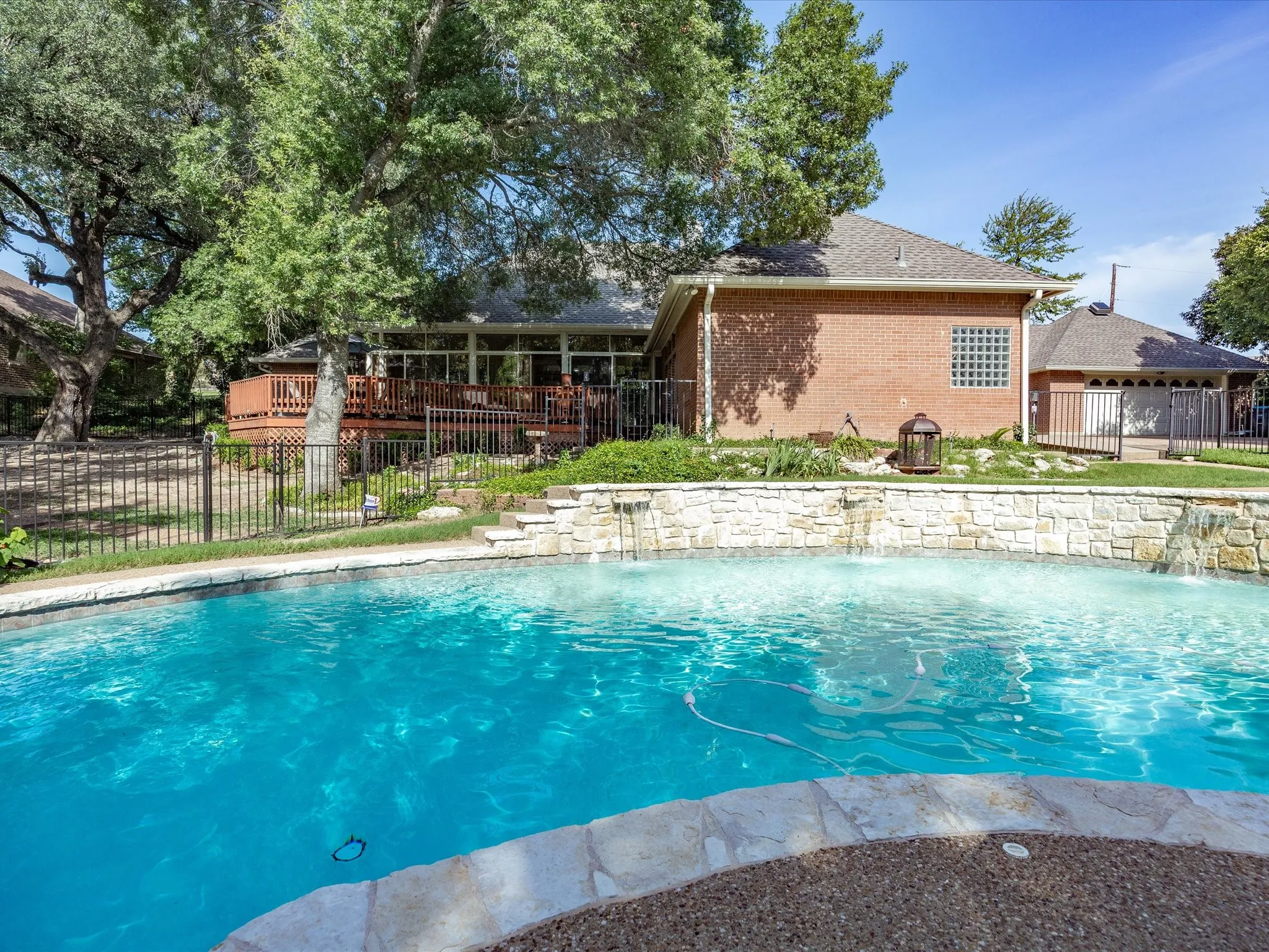 Single Family Residence For Sale in Tarrant County , 201 Coach House Circle, Fort Worth, Texas 76108, 4 Bedroom, 3 Bathroom, 2 Garage spaces, 2,895 Sqft, built in 1989, mls#21332629, Real Estate Agent in Fort Worth, Homes For Sale in Tarrant county, Homes For Sale in Fort Worth, Realtor in Fort Worth Texas, Real Estate Brokerage Independent Realty Texas, Luminita Cordes Realtor