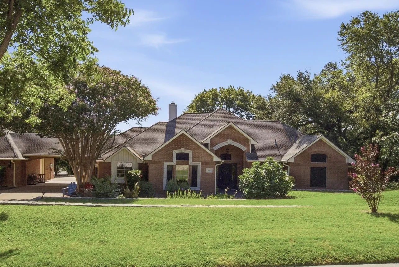 Single Family Residence For Sale in Tarrant County , 201 Coach House Circle, Fort Worth, Texas 76108, 4 Bedroom, 3 Bathroom, 2 Garage spaces, 2,895 Sqft, built in 1989, mls#21332629, Real Estate Agent in Fort Worth, Homes For Sale in Tarrant county, Homes For Sale in Fort Worth, Realtor in Fort Worth Texas, Real Estate Brokerage Independent Realty Texas, Luminita Cordes Realtor