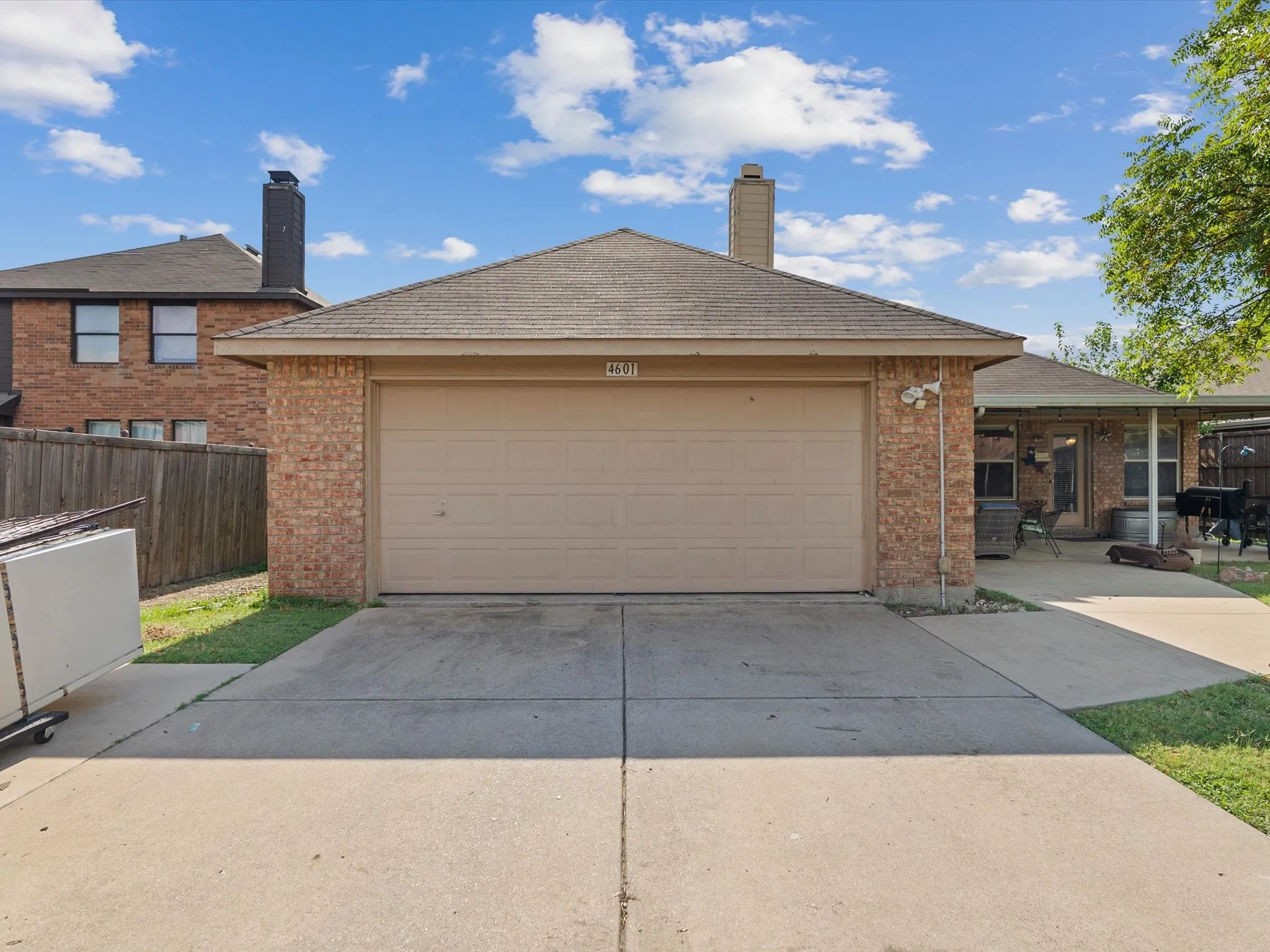 Single Family Residence For Sale in Dallas County , 4601 Carlton Drive, Garland, Texas 75043, 4 Bedroom, 2 Bathroom, 2 Garage spaces, 2,363 Sqft, built in 2002, mls#21332737, Real Estate Agent in Garland, Homes For Sale in Dallas county, Homes For Sale in Garland, Realtor in Garland Texas, Real Estate Brokerage Independent Realty Texas, Luminita Cordes Realtor