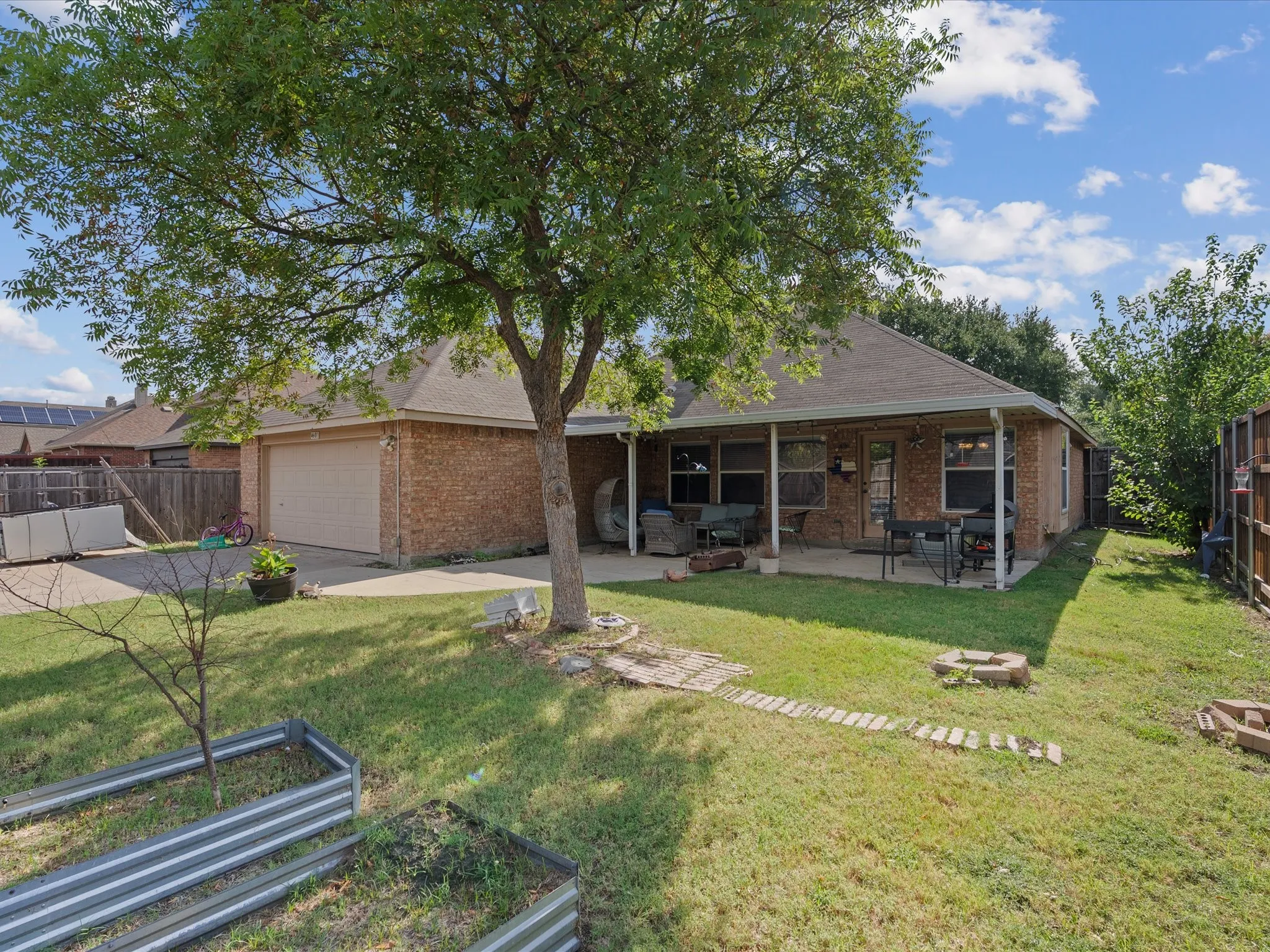 Single Family Residence For Sale in Dallas County , 4601 Carlton Drive, Garland, Texas 75043, 4 Bedroom, 2 Bathroom, 2 Garage spaces, 2,363 Sqft, built in 2002, mls#21332737, Real Estate Agent in Garland, Homes For Sale in Dallas county, Homes For Sale in Garland, Realtor in Garland Texas, Real Estate Brokerage Independent Realty Texas, Luminita Cordes Realtor