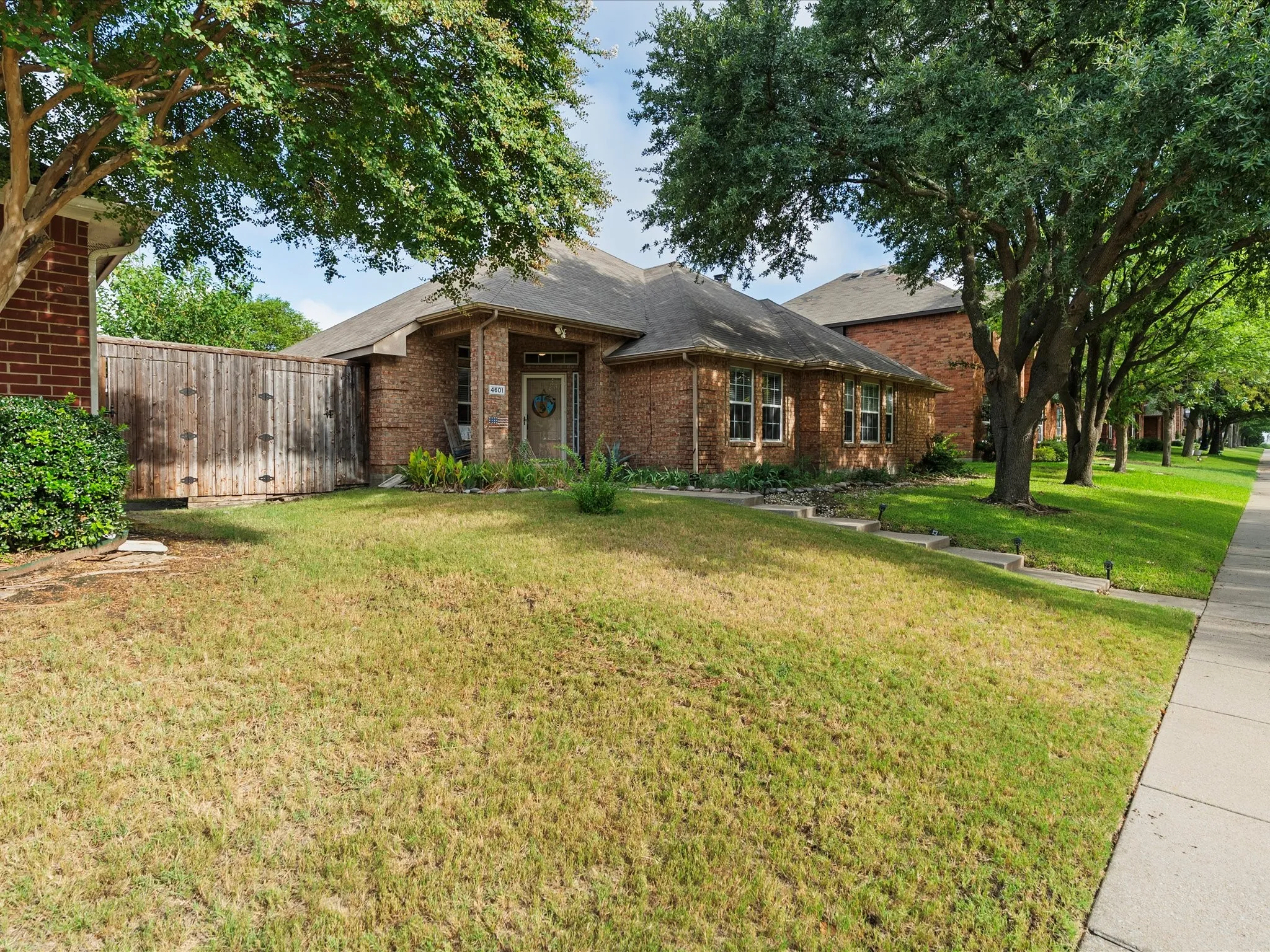 Single Family Residence For Sale in Dallas County , 4601 Carlton Drive, Garland, Texas 75043, 4 Bedroom, 2 Bathroom, 2 Garage spaces, 2,363 Sqft, built in 2002, mls#21332737, Real Estate Agent in Garland, Homes For Sale in Dallas county, Homes For Sale in Garland, Realtor in Garland Texas, Real Estate Brokerage Independent Realty Texas, Luminita Cordes Realtor