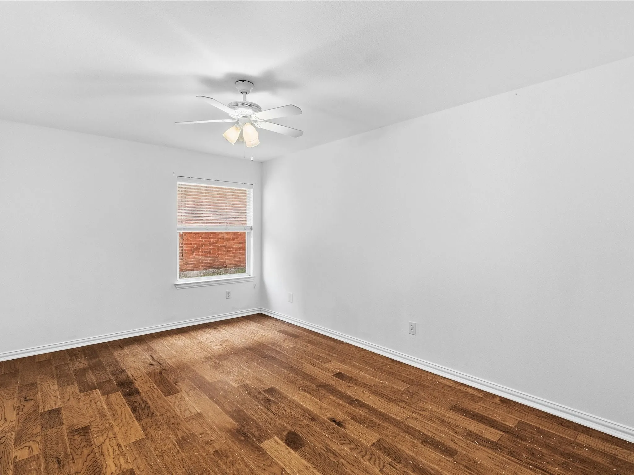 Single Family Residence For Sale in Dallas County , 4601 Carlton Drive, Garland, Texas 75043, 4 Bedroom, 2 Bathroom, 2 Garage spaces, 2,363 Sqft, built in 2002, mls#21332737, Real Estate Agent in Garland, Homes For Sale in Dallas county, Homes For Sale in Garland, Realtor in Garland Texas, Real Estate Brokerage Independent Realty Texas, Luminita Cordes Realtor