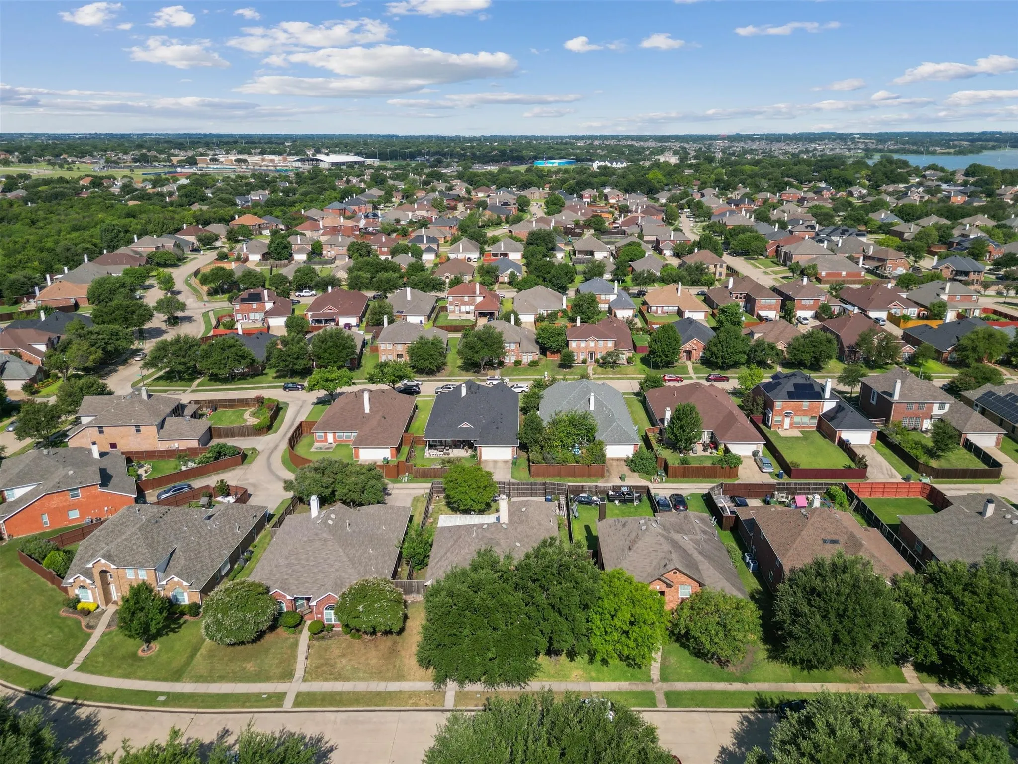 Single Family Residence For Sale in Dallas County , 4601 Carlton Drive, Garland, Texas 75043, 4 Bedroom, 2 Bathroom, 2 Garage spaces, 2,363 Sqft, built in 2002, mls#21332737, Real Estate Agent in Garland, Homes For Sale in Dallas county, Homes For Sale in Garland, Realtor in Garland Texas, Real Estate Brokerage Independent Realty Texas, Luminita Cordes Realtor