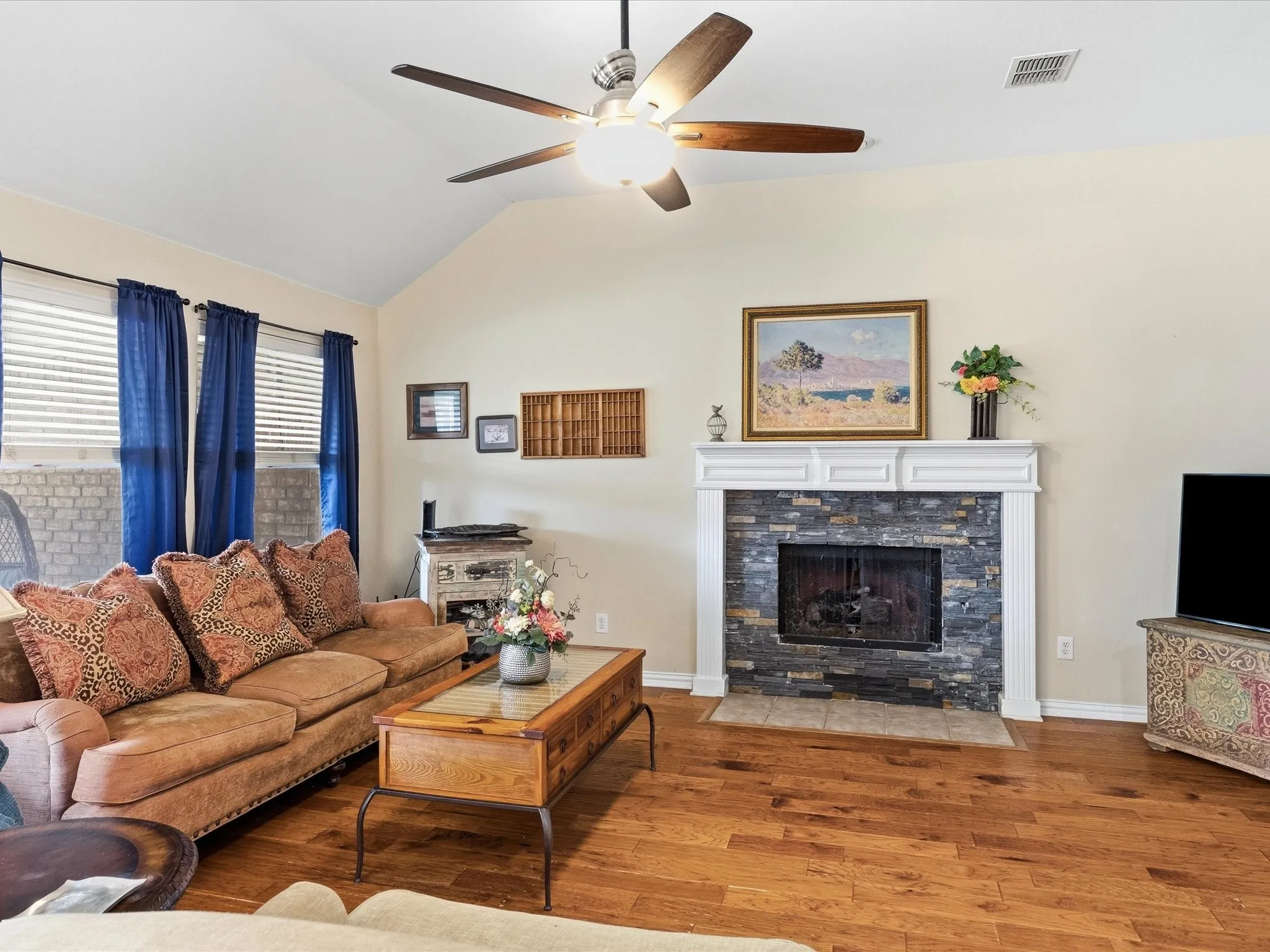 Single Family Residence For Sale in Dallas County , 4601 Carlton Drive, Garland, Texas 75043, 4 Bedroom, 2 Bathroom, 2 Garage spaces, 2,363 Sqft, built in 2002, mls#21332737, Real Estate Agent in Garland, Homes For Sale in Dallas county, Homes For Sale in Garland, Realtor in Garland Texas, Real Estate Brokerage Independent Realty Texas, Luminita Cordes Realtor