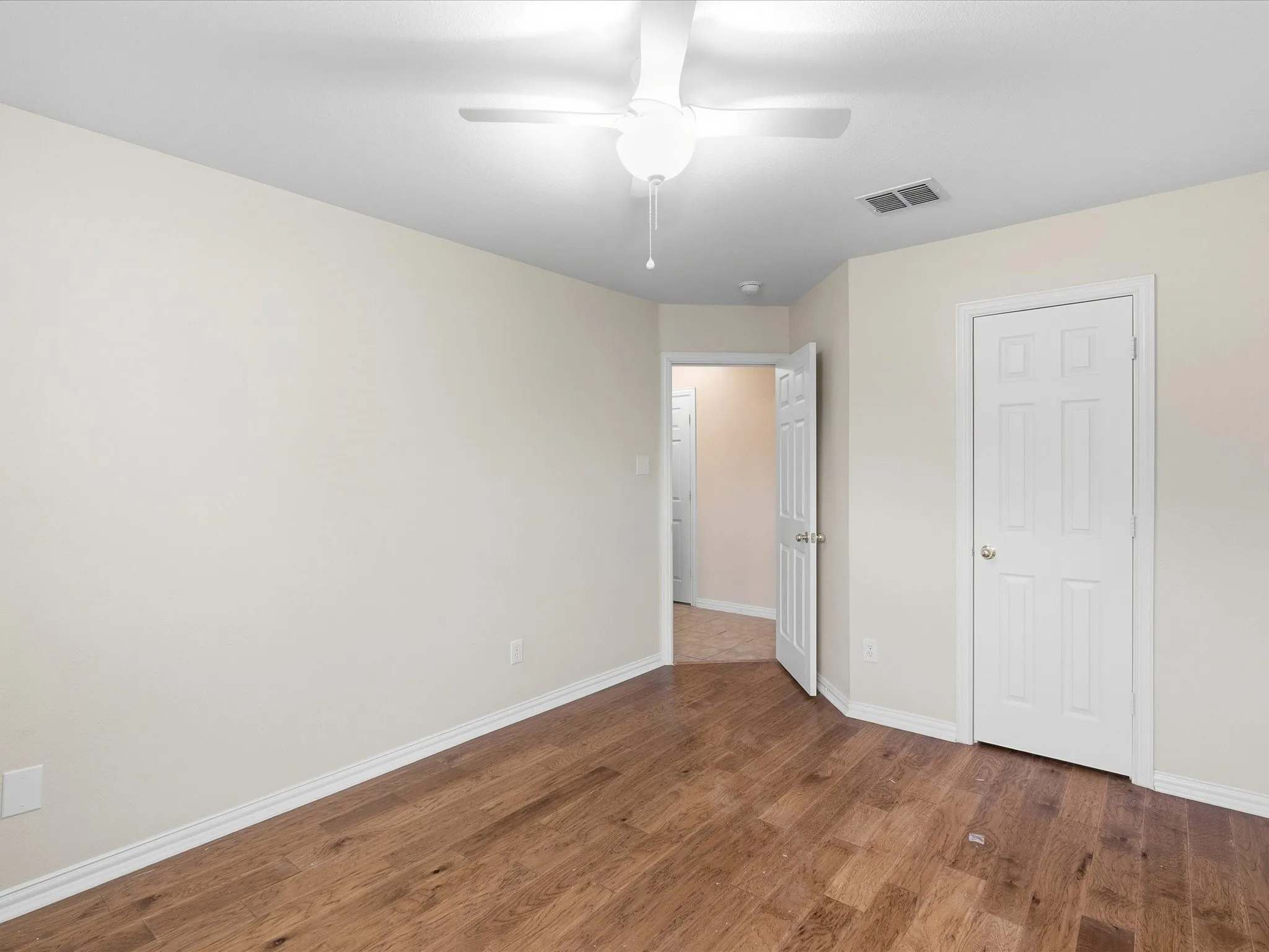 Single Family Residence For Sale in Dallas County , 4601 Carlton Drive, Garland, Texas 75043, 4 Bedroom, 2 Bathroom, 2 Garage spaces, 2,363 Sqft, built in 2002, mls#21332737, Real Estate Agent in Garland, Homes For Sale in Dallas county, Homes For Sale in Garland, Realtor in Garland Texas, Real Estate Brokerage Independent Realty Texas, Luminita Cordes Realtor