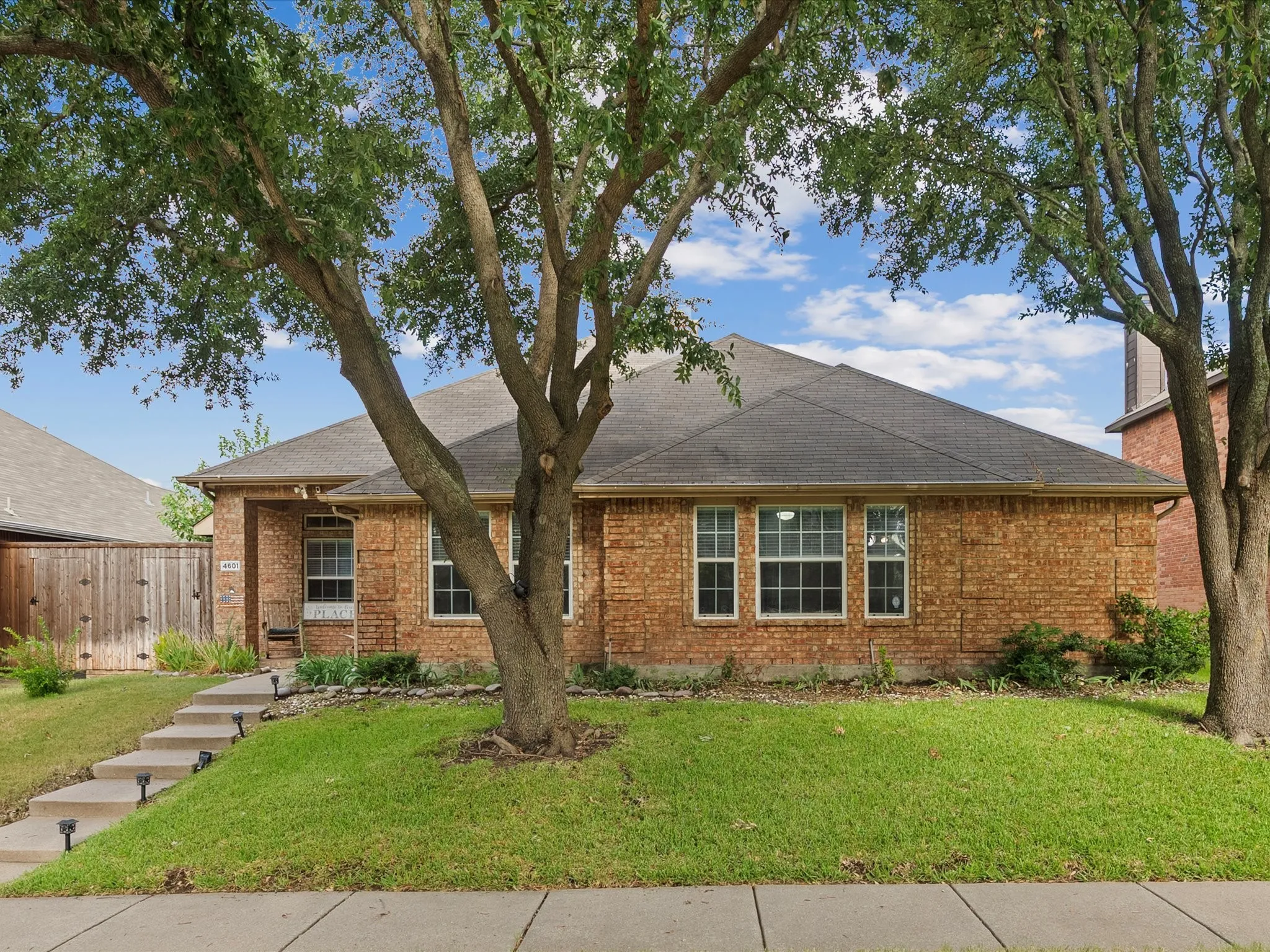 Single Family Residence For Sale in Dallas County , 4601 Carlton Drive, Garland, Texas 75043, 4 Bedroom, 2 Bathroom, 2 Garage spaces, 2,363 Sqft, built in 2002, mls#21332737, Real Estate Agent in Garland, Homes For Sale in Dallas county, Homes For Sale in Garland, Realtor in Garland Texas, Real Estate Brokerage Independent Realty Texas, Luminita Cordes Realtor