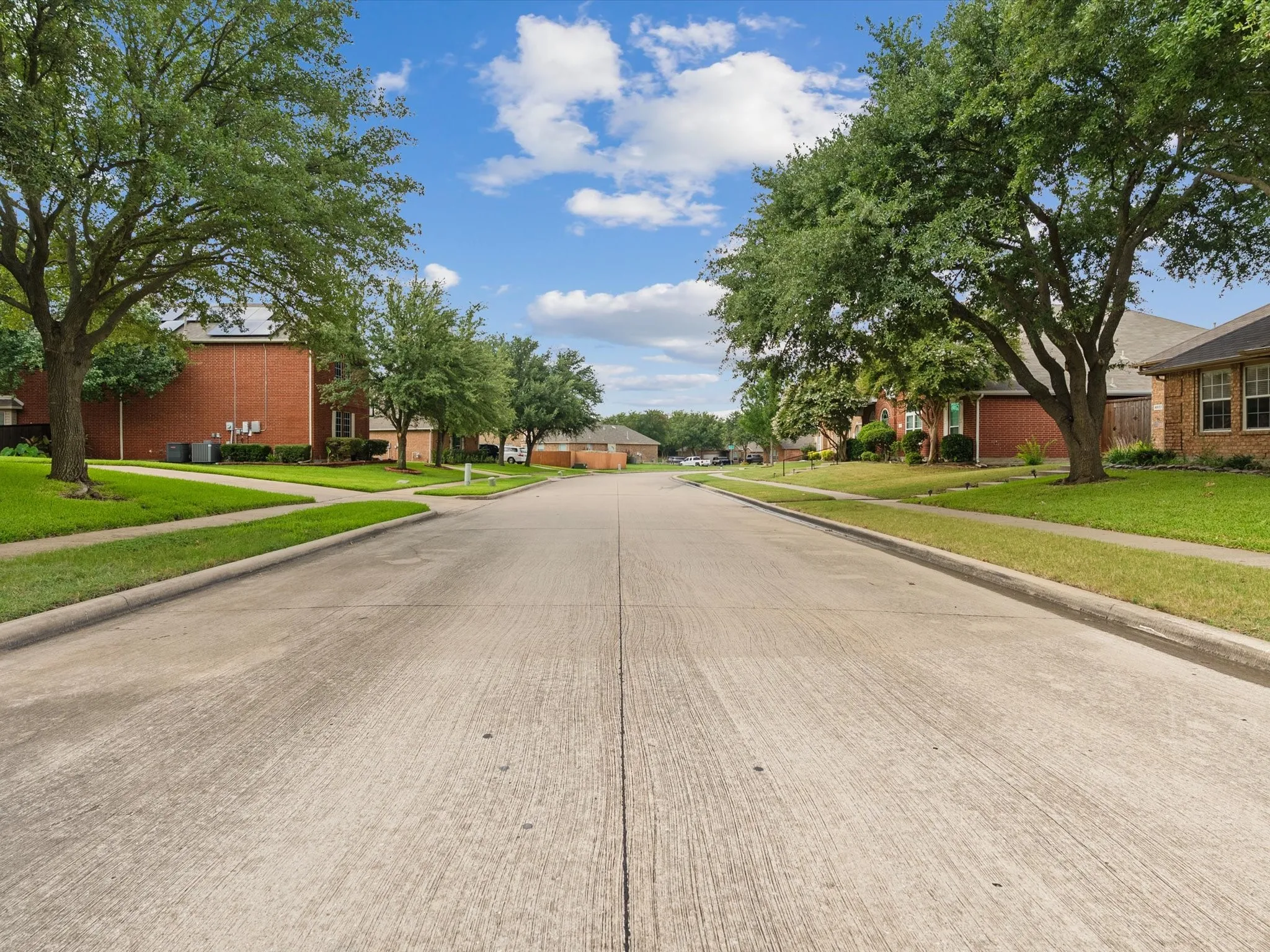 Single Family Residence For Sale in Dallas County , 4601 Carlton Drive, Garland, Texas 75043, 4 Bedroom, 2 Bathroom, 2 Garage spaces, 2,363 Sqft, built in 2002, mls#21332737, Real Estate Agent in Garland, Homes For Sale in Dallas county, Homes For Sale in Garland, Realtor in Garland Texas, Real Estate Brokerage Independent Realty Texas, Luminita Cordes Realtor