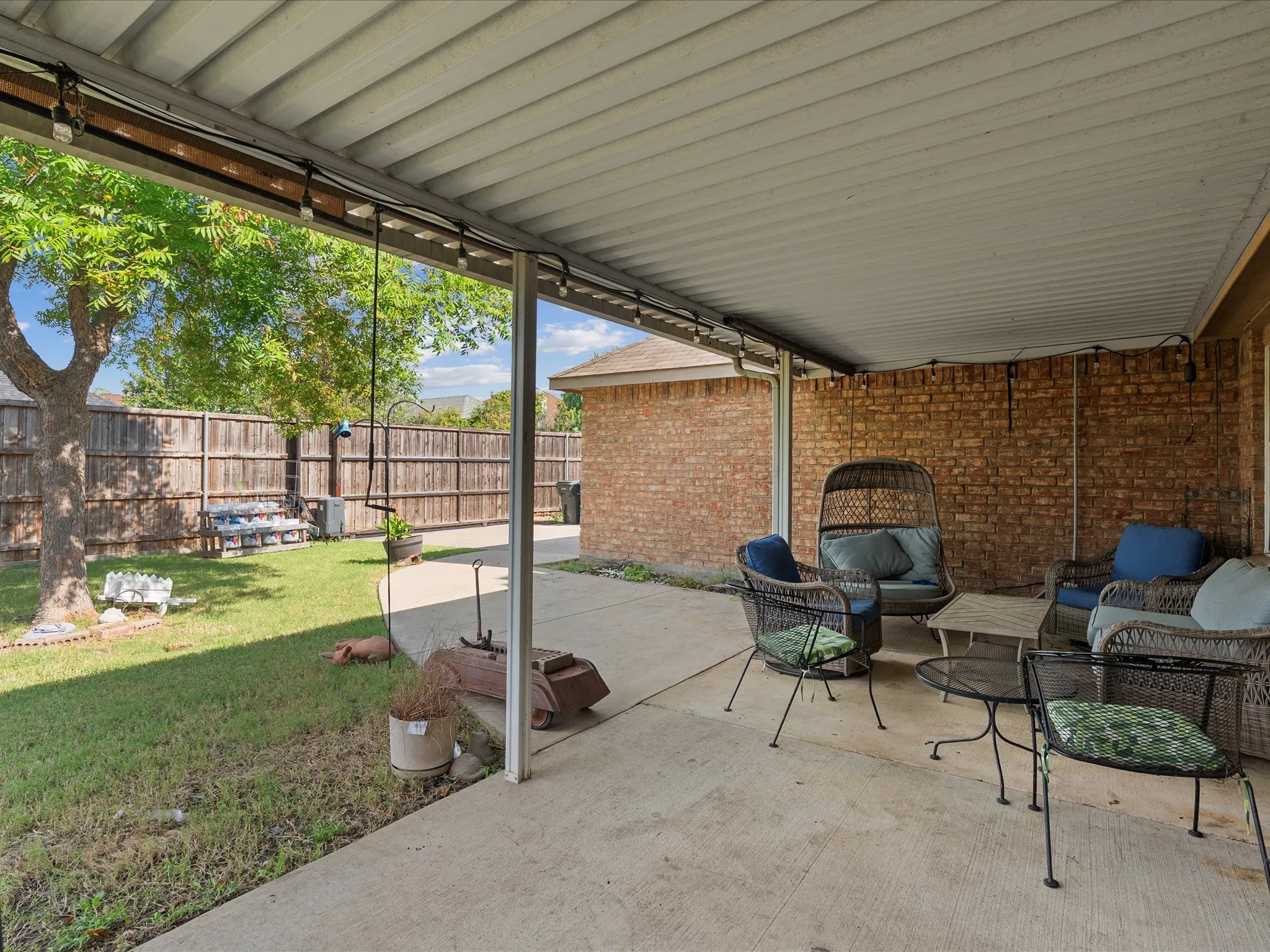 Single Family Residence For Sale in Dallas County , 4601 Carlton Drive, Garland, Texas 75043, 4 Bedroom, 2 Bathroom, 2 Garage spaces, 2,363 Sqft, built in 2002, mls#21332737, Real Estate Agent in Garland, Homes For Sale in Dallas county, Homes For Sale in Garland, Realtor in Garland Texas, Real Estate Brokerage Independent Realty Texas, Luminita Cordes Realtor