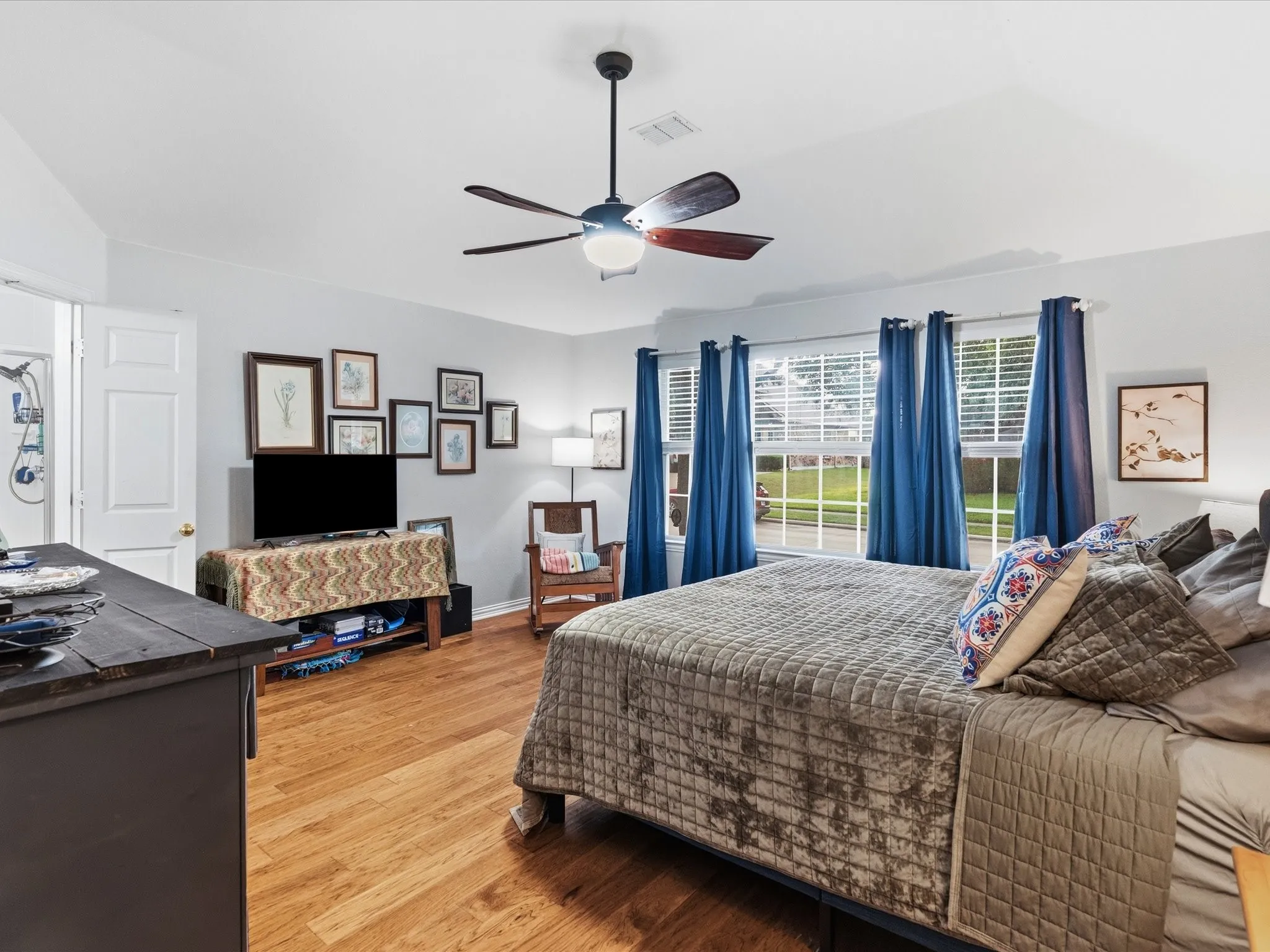 Single Family Residence For Sale in Dallas County , 4601 Carlton Drive, Garland, Texas 75043, 4 Bedroom, 2 Bathroom, 2 Garage spaces, 2,363 Sqft, built in 2002, mls#21332737, Real Estate Agent in Garland, Homes For Sale in Dallas county, Homes For Sale in Garland, Realtor in Garland Texas, Real Estate Brokerage Independent Realty Texas, Luminita Cordes Realtor