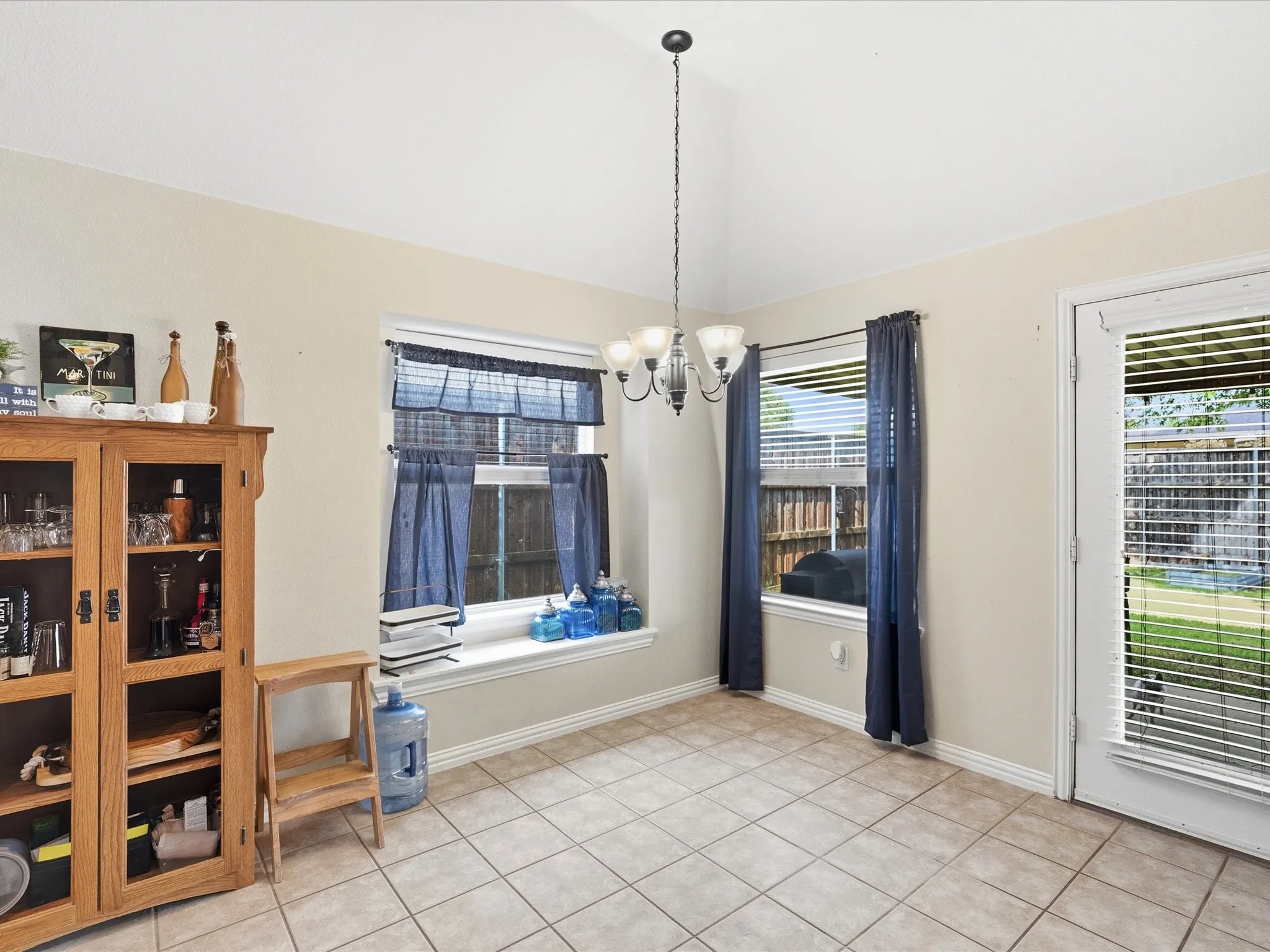 Single Family Residence For Sale in Dallas County , 4601 Carlton Drive, Garland, Texas 75043, 4 Bedroom, 2 Bathroom, 2 Garage spaces, 2,363 Sqft, built in 2002, mls#21332737, Real Estate Agent in Garland, Homes For Sale in Dallas county, Homes For Sale in Garland, Realtor in Garland Texas, Real Estate Brokerage Independent Realty Texas, Luminita Cordes Realtor