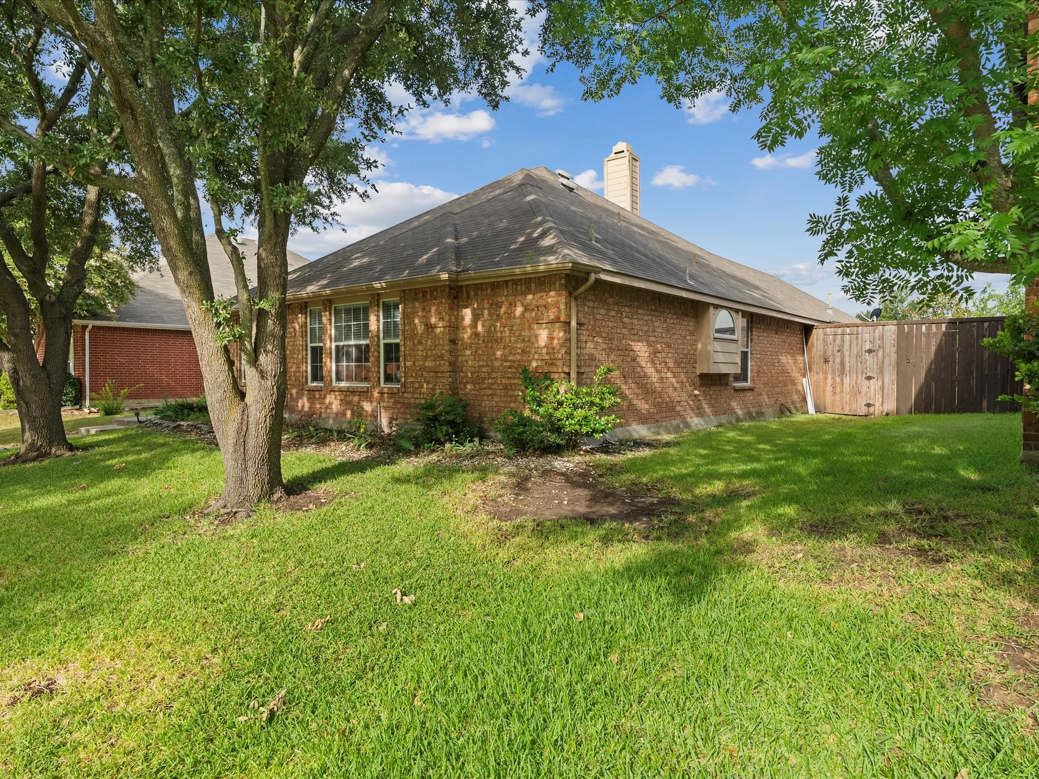 Single Family Residence For Sale in Dallas County , 4601 Carlton Drive, Garland, Texas 75043, 4 Bedroom, 2 Bathroom, 2 Garage spaces, 2,363 Sqft, built in 2002, mls#21332737, Real Estate Agent in Garland, Homes For Sale in Dallas county, Homes For Sale in Garland, Realtor in Garland Texas, Real Estate Brokerage Independent Realty Texas, Luminita Cordes Realtor