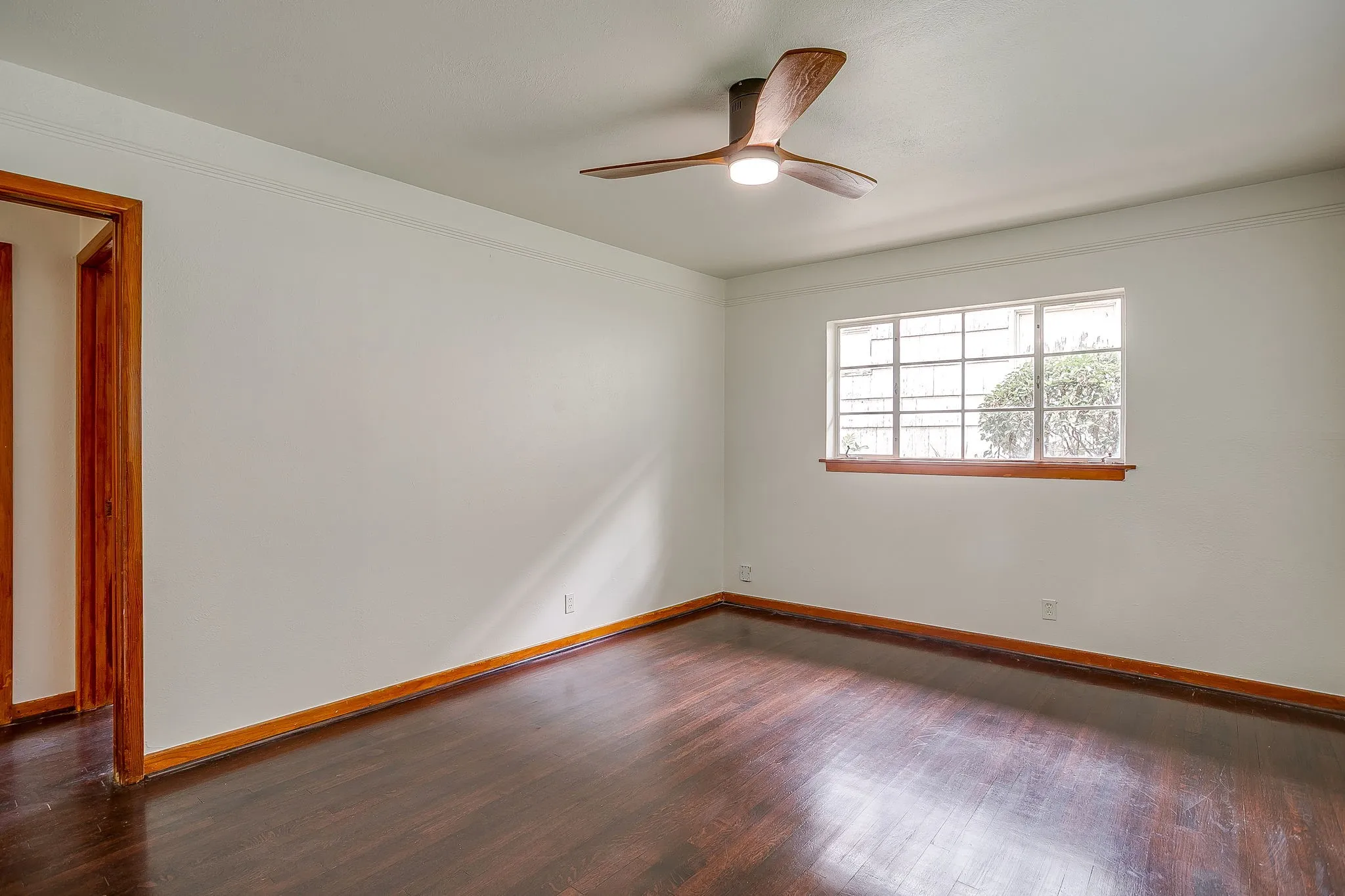 Single Family Residence For Sale in Tarrant County , 3401 Bilglade Road, Fort Worth, Texas 76133, 3 Bedroom, 2 Bathroom, 1 Garage spaces, 1,761 Sqft, built in 1954, mls#21288425, Real Estate Agent in Fort Worth, Homes For Sale in Tarrant county, Homes For Sale in Fort Worth, Realtor in Fort Worth Texas, Real Estate Brokerage Independent Realty Texas, Luminita Cordes Realtor