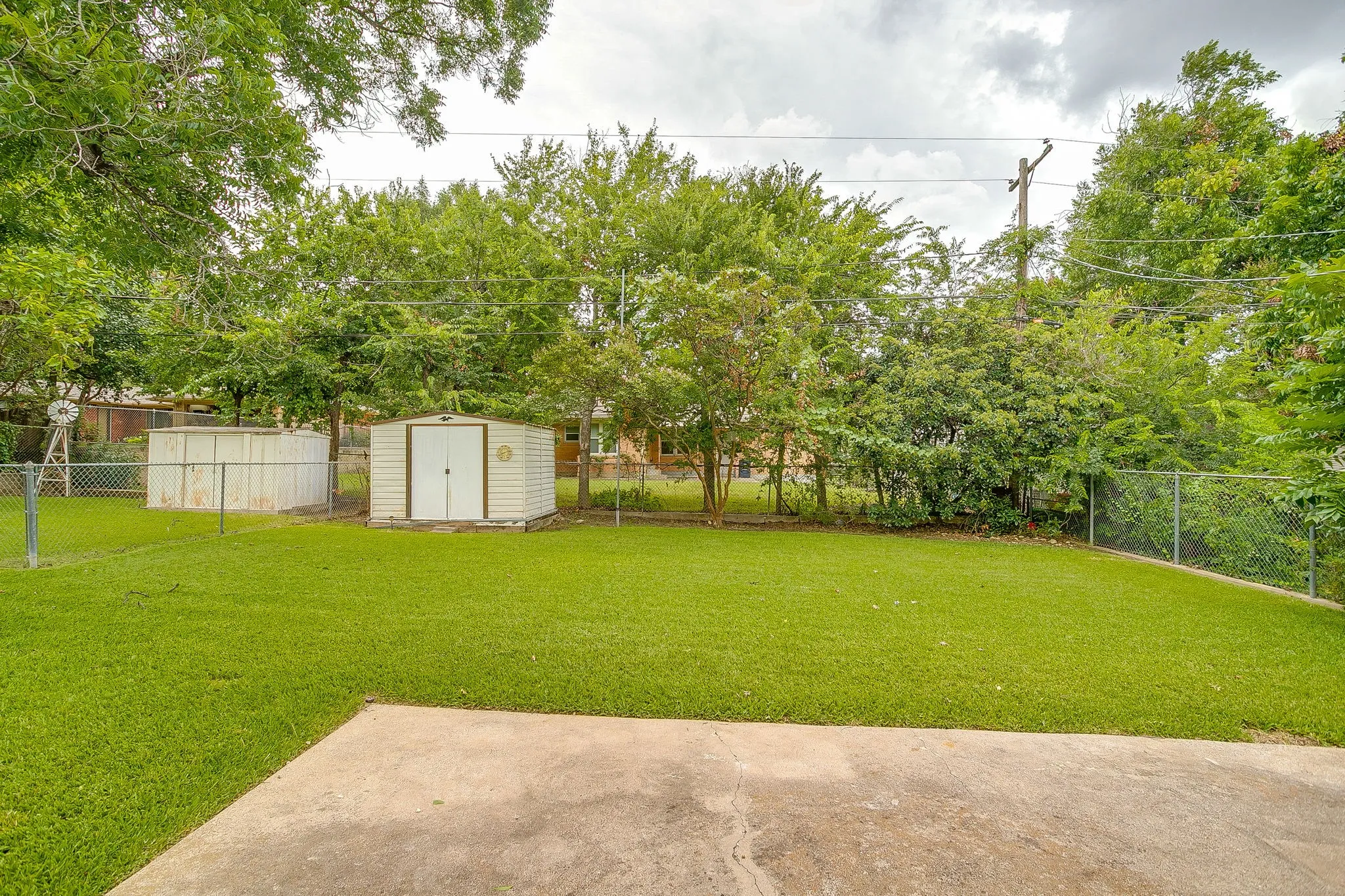 Single Family Residence For Sale in Tarrant County , 3401 Bilglade Road, Fort Worth, Texas 76133, 3 Bedroom, 2 Bathroom, 1 Garage spaces, 1,761 Sqft, built in 1954, mls#21288425, Real Estate Agent in Fort Worth, Homes For Sale in Tarrant county, Homes For Sale in Fort Worth, Realtor in Fort Worth Texas, Real Estate Brokerage Independent Realty Texas, Luminita Cordes Realtor