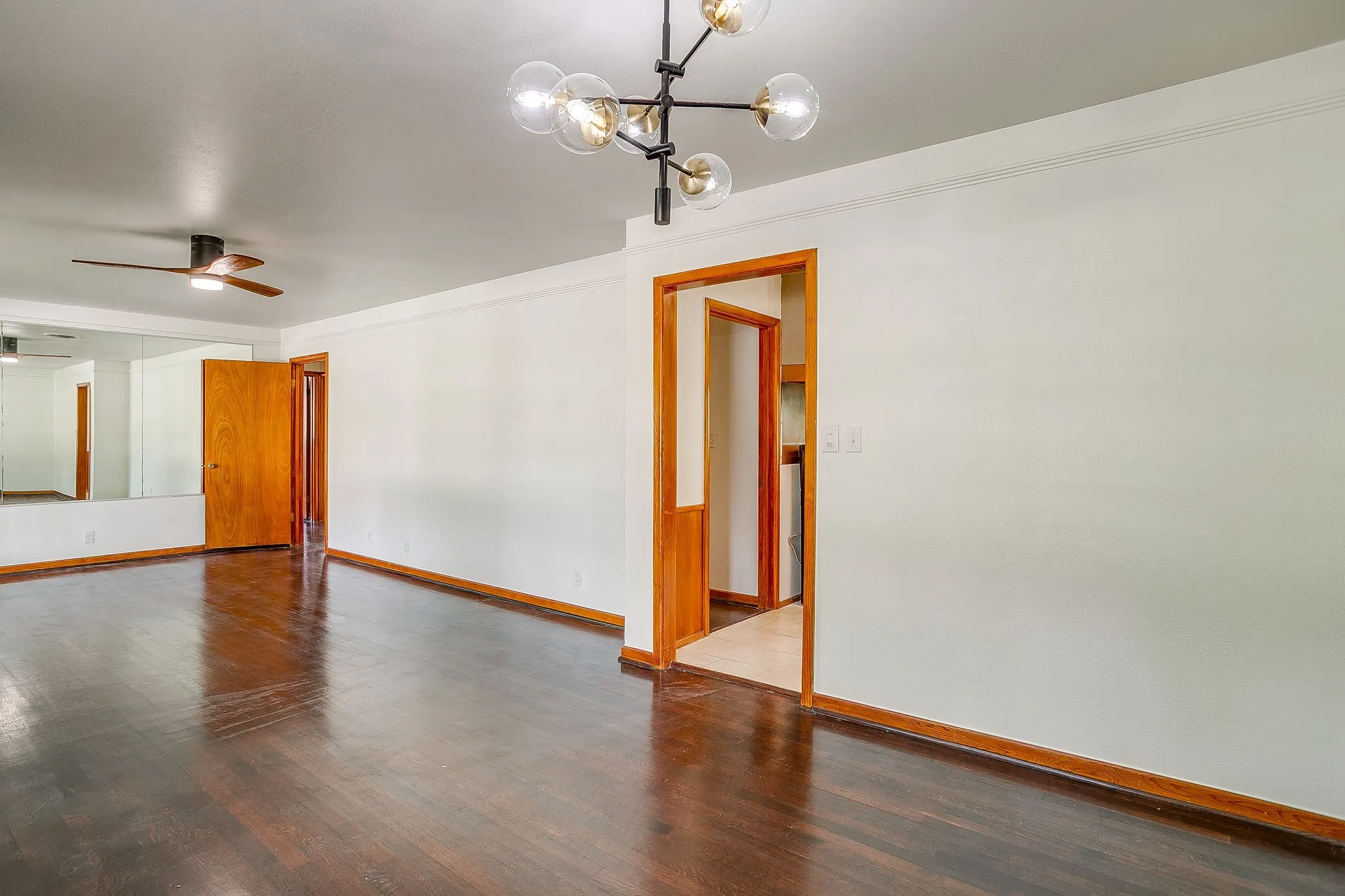 Single Family Residence For Sale in Tarrant County , 3401 Bilglade Road, Fort Worth, Texas 76133, 3 Bedroom, 2 Bathroom, 1 Garage spaces, 1,761 Sqft, built in 1954, mls#21288425, Real Estate Agent in Fort Worth, Homes For Sale in Tarrant county, Homes For Sale in Fort Worth, Realtor in Fort Worth Texas, Real Estate Brokerage Independent Realty Texas, Luminita Cordes Realtor