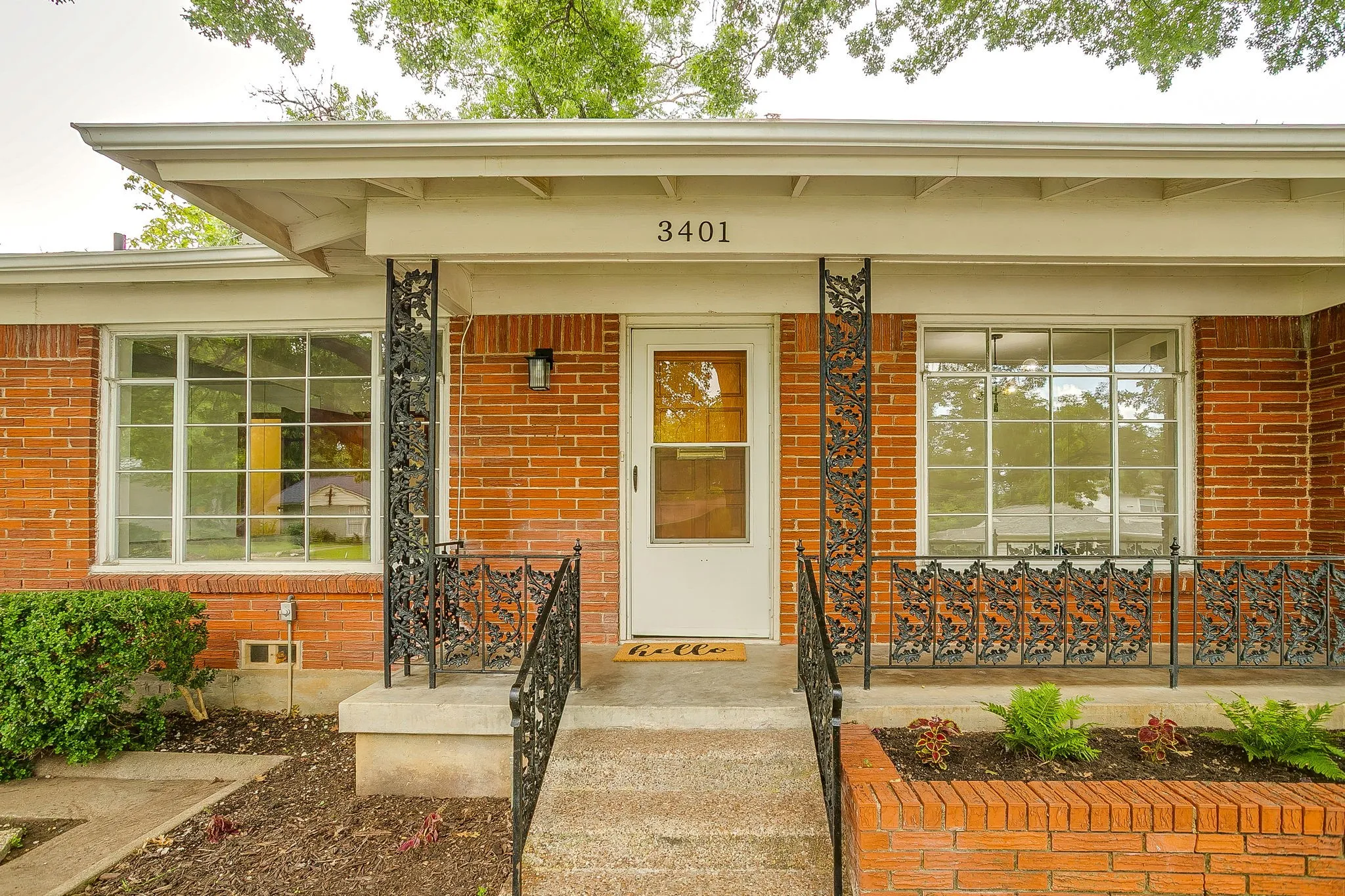 Single Family Residence For Sale in Tarrant County , 3401 Bilglade Road, Fort Worth, Texas 76133, 3 Bedroom, 2 Bathroom, 1 Garage spaces, 1,761 Sqft, built in 1954, mls#21288425, Real Estate Agent in Fort Worth, Homes For Sale in Tarrant county, Homes For Sale in Fort Worth, Realtor in Fort Worth Texas, Real Estate Brokerage Independent Realty Texas, Luminita Cordes Realtor