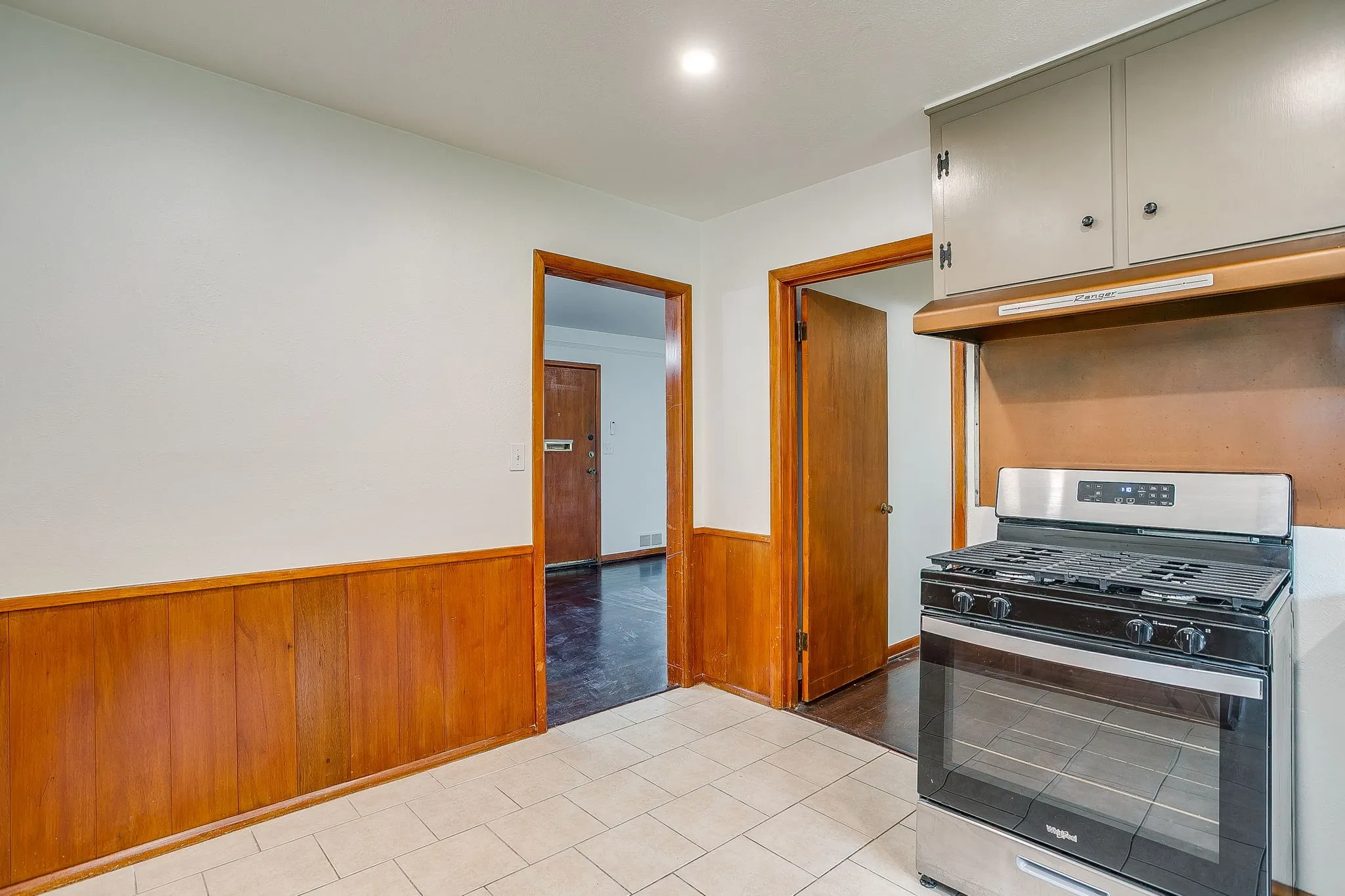 Single Family Residence For Sale in Tarrant County , 3401 Bilglade Road, Fort Worth, Texas 76133, 3 Bedroom, 2 Bathroom, 1 Garage spaces, 1,761 Sqft, built in 1954, mls#21288425, Real Estate Agent in Fort Worth, Homes For Sale in Tarrant county, Homes For Sale in Fort Worth, Realtor in Fort Worth Texas, Real Estate Brokerage Independent Realty Texas, Luminita Cordes Realtor