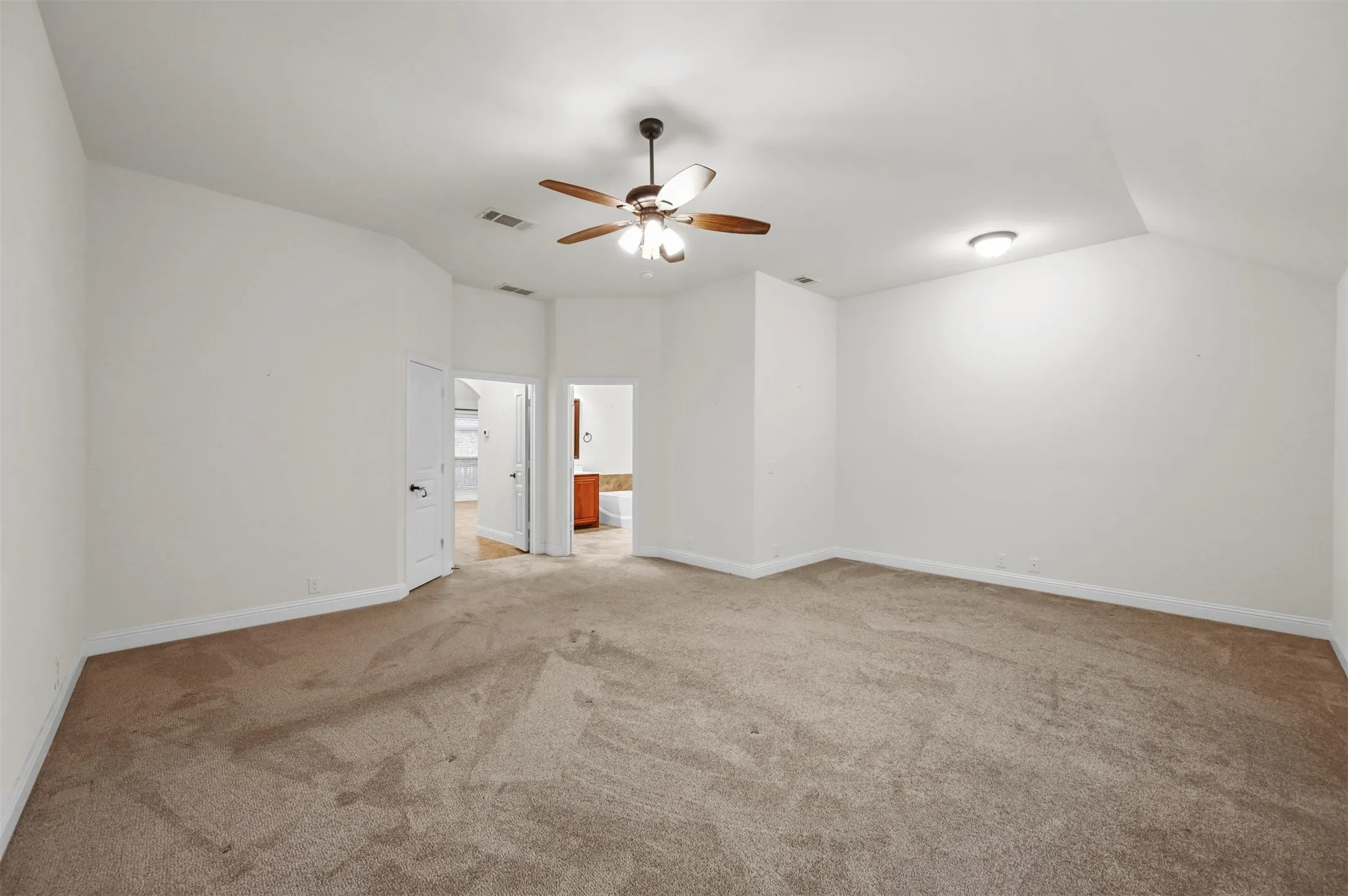 Very Large Primary Bedroom
