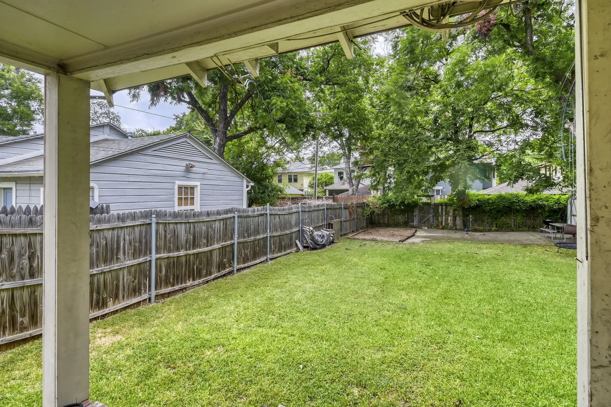 Single Family Residence For Sale in Dallas County , 218 N Rosemont Avenue, Dallas, Texas 75208, 3 Bedroom, 2 Bathroom, Garage spaces, 1,921 Sqft, built in 1925, mls#21333396, Real Estate Agent in Dallas, Homes For Sale in Dallas county, Homes For Sale in Dallas, Realtor in Dallas Texas, Real Estate Brokerage Independent Realty Texas, Luminita Cordes Realtor