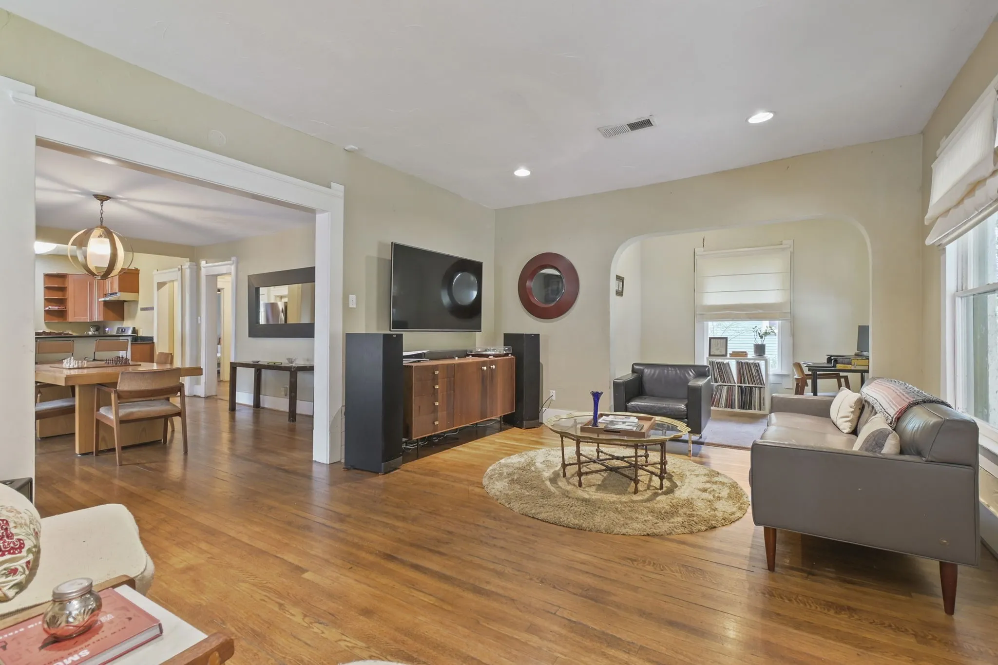 Single Family Residence For Sale in Dallas County , 218 N Rosemont Avenue, Dallas, Texas 75208, 3 Bedroom, 2 Bathroom, Garage spaces, 1,921 Sqft, built in 1925, mls#21333396, Real Estate Agent in Dallas, Homes For Sale in Dallas county, Homes For Sale in Dallas, Realtor in Dallas Texas, Real Estate Brokerage Independent Realty Texas, Luminita Cordes Realtor