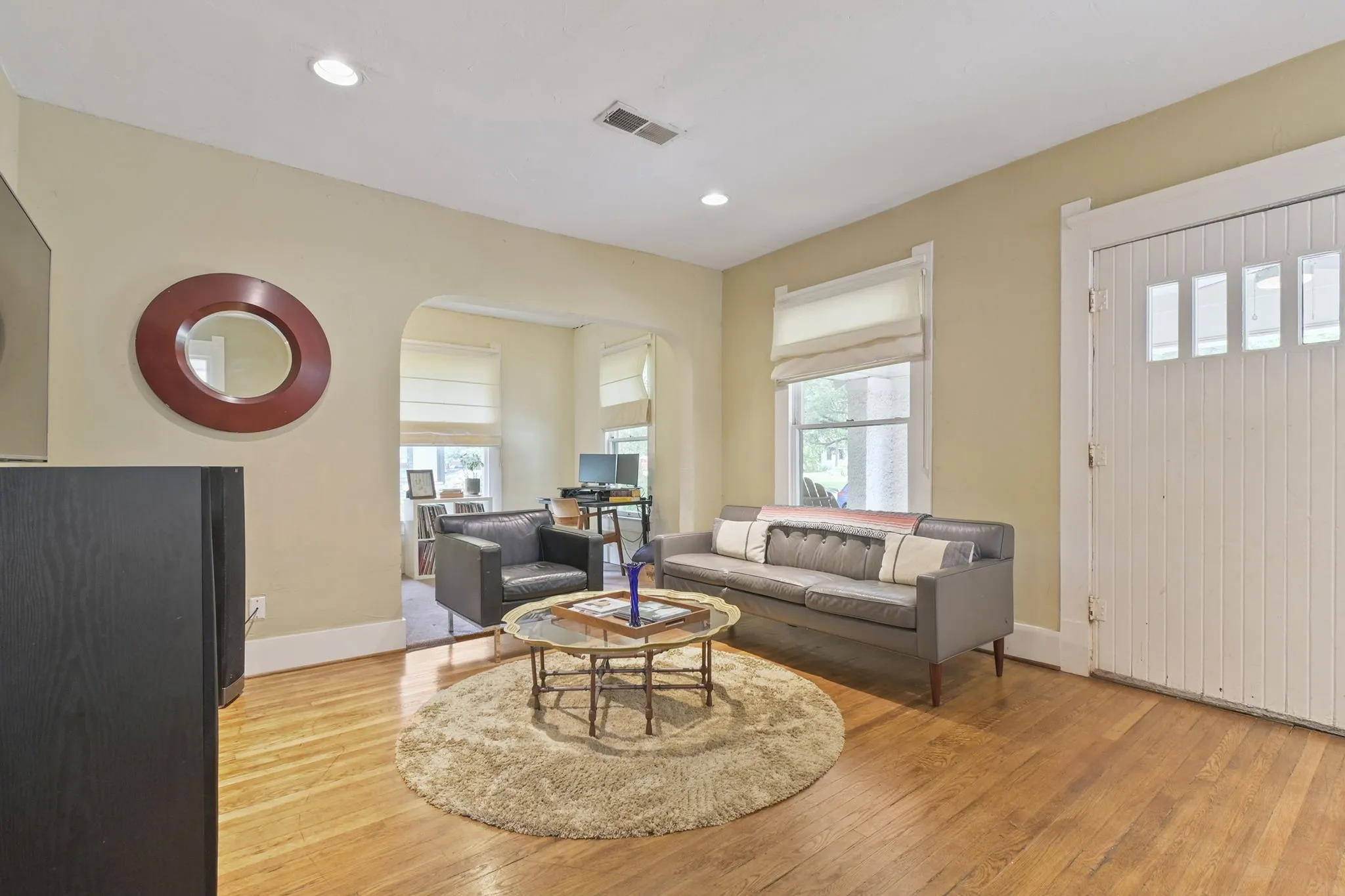 Single Family Residence For Sale in Dallas County , 218 N Rosemont Avenue, Dallas, Texas 75208, 3 Bedroom, 2 Bathroom, Garage spaces, 1,921 Sqft, built in 1925, mls#21333396, Real Estate Agent in Dallas, Homes For Sale in Dallas county, Homes For Sale in Dallas, Realtor in Dallas Texas, Real Estate Brokerage Independent Realty Texas, Luminita Cordes Realtor