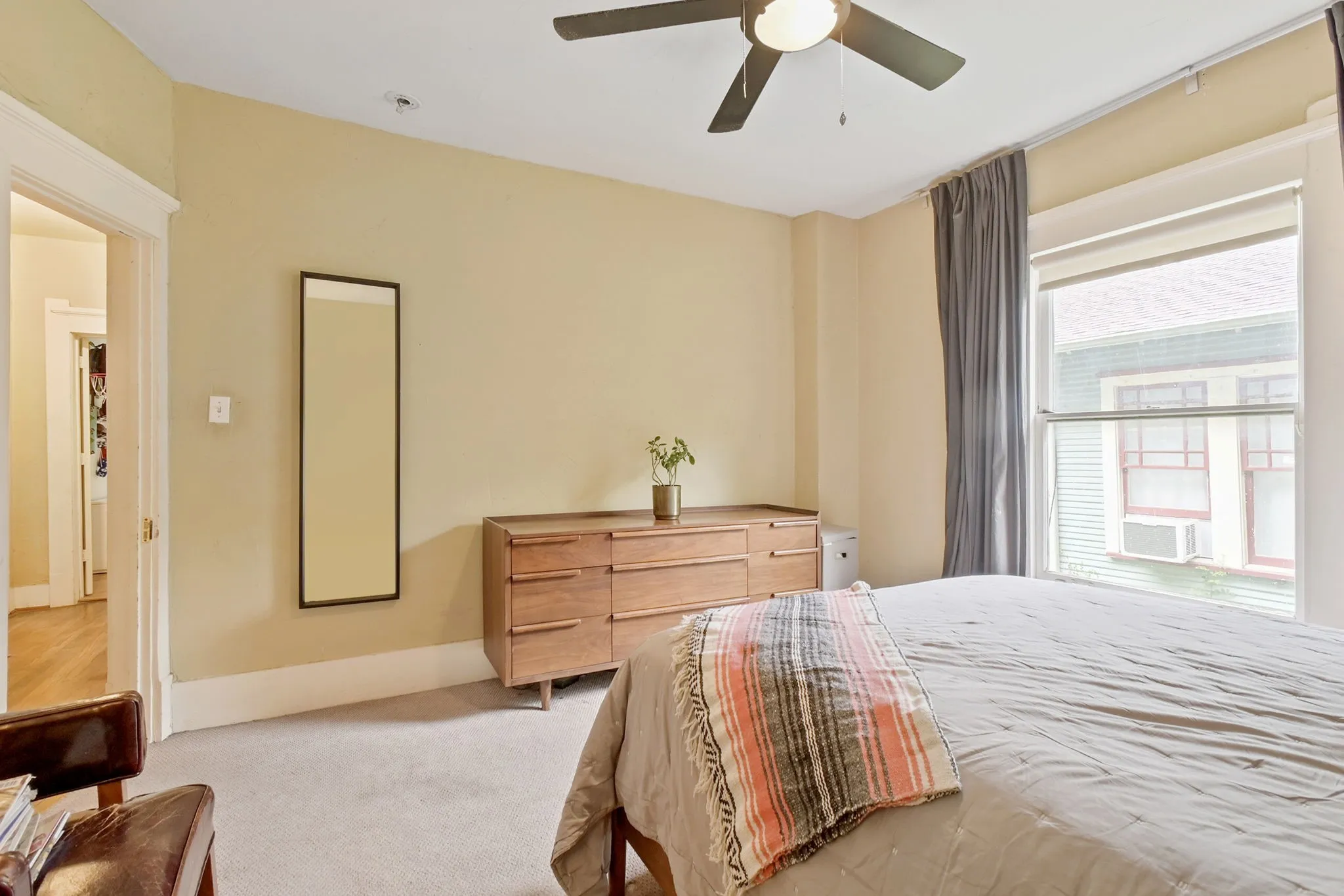 Single Family Residence For Sale in Dallas County , 218 N Rosemont Avenue, Dallas, Texas 75208, 3 Bedroom, 2 Bathroom, Garage spaces, 1,921 Sqft, built in 1925, mls#21333396, Real Estate Agent in Dallas, Homes For Sale in Dallas county, Homes For Sale in Dallas, Realtor in Dallas Texas, Real Estate Brokerage Independent Realty Texas, Luminita Cordes Realtor
