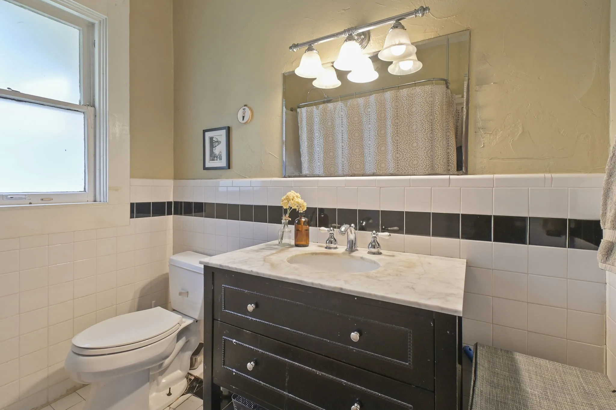 Single Family Residence For Sale in Dallas County , 218 N Rosemont Avenue, Dallas, Texas 75208, 3 Bedroom, 2 Bathroom, Garage spaces, 1,921 Sqft, built in 1925, mls#21333396, Real Estate Agent in Dallas, Homes For Sale in Dallas county, Homes For Sale in Dallas, Realtor in Dallas Texas, Real Estate Brokerage Independent Realty Texas, Luminita Cordes Realtor